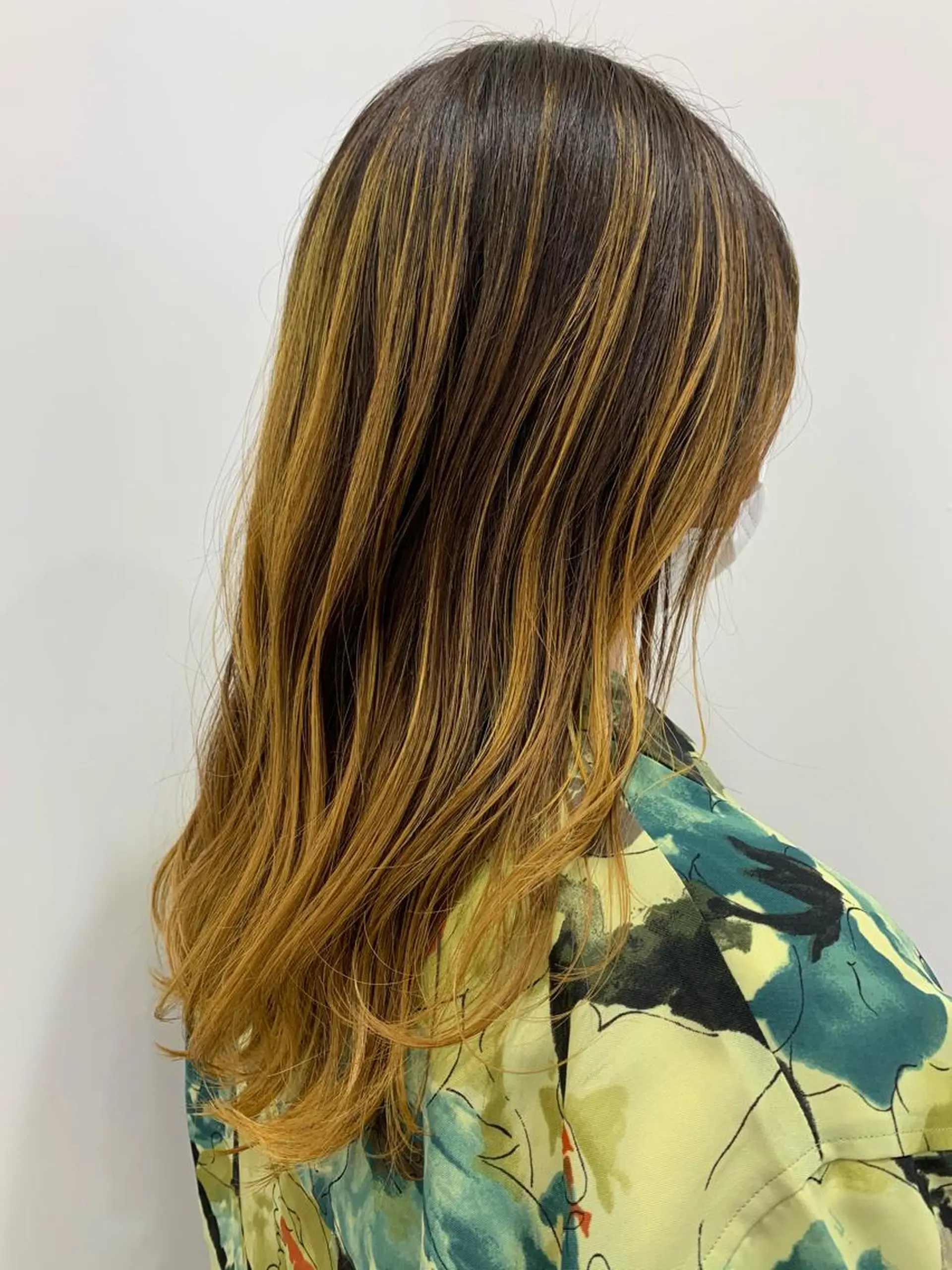 セミロング カラー バレイヤージュ レイヤーカット 加藤 佑哉のヘアスタイル