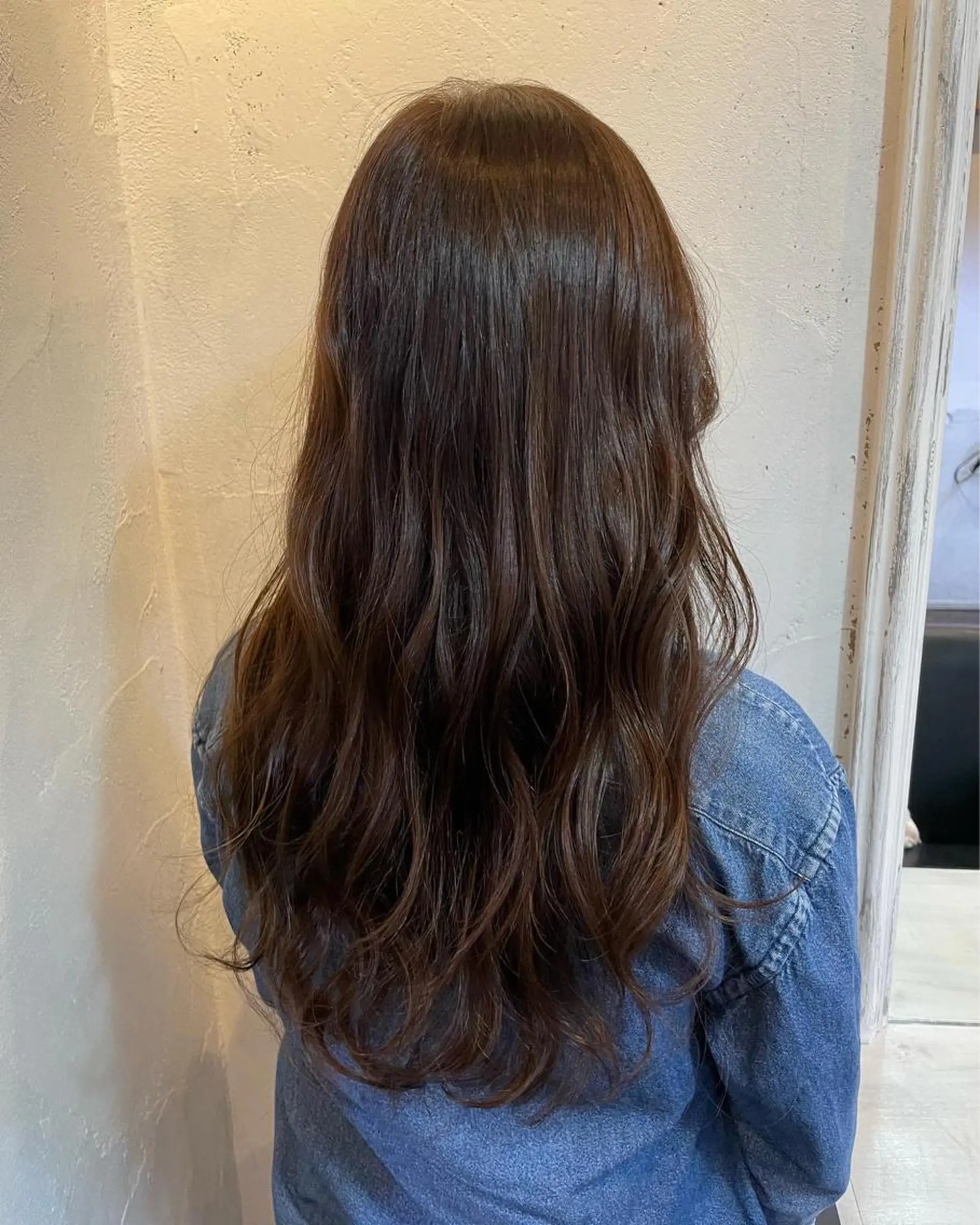 ロング アッシュ アッシュブラウン Babylone 飯尾 香音のヘアスタイル