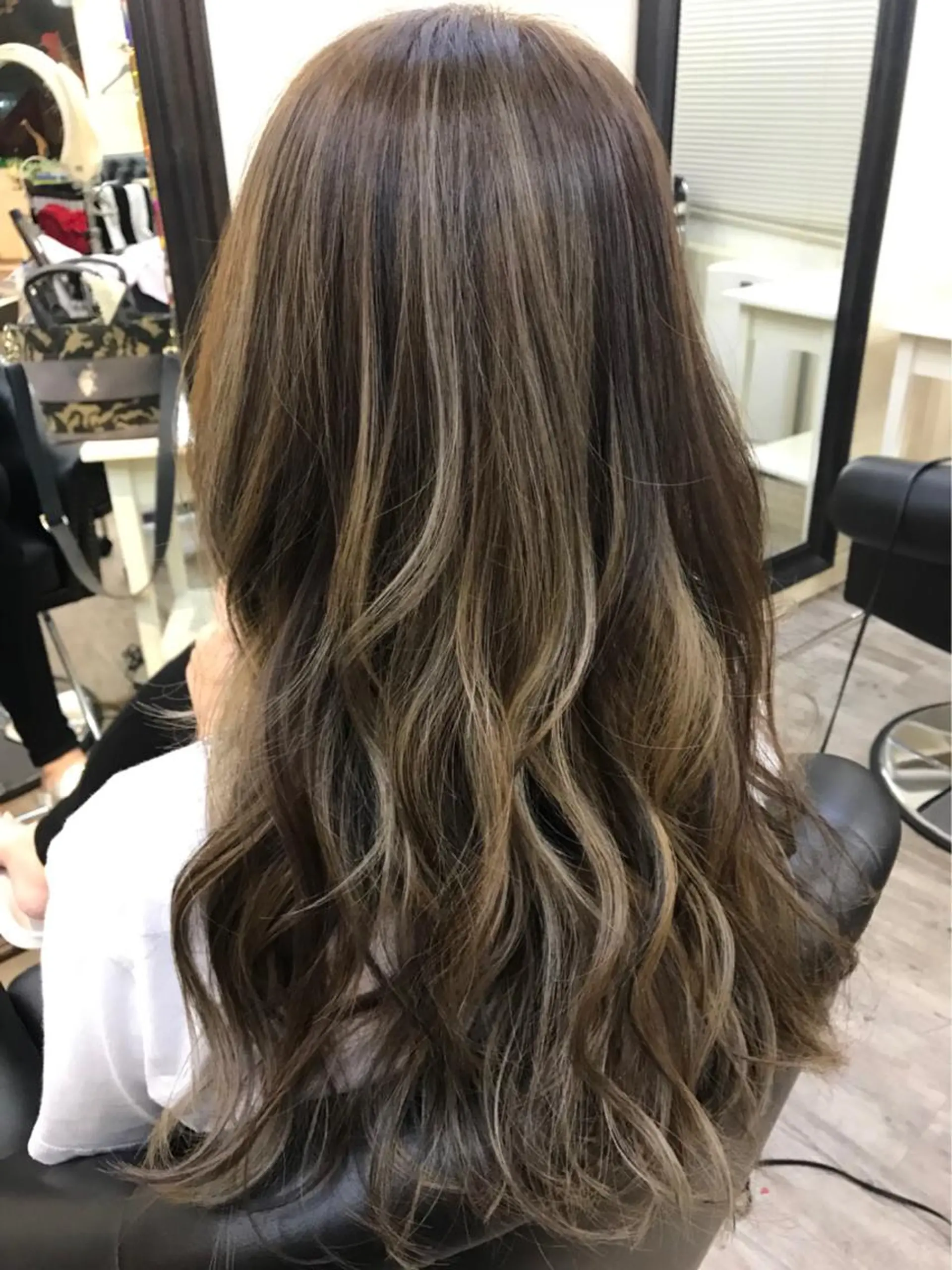 ロング カラー カット ヘアカラー パーマ トリートメント 鶴見 和美のヘアスタイル