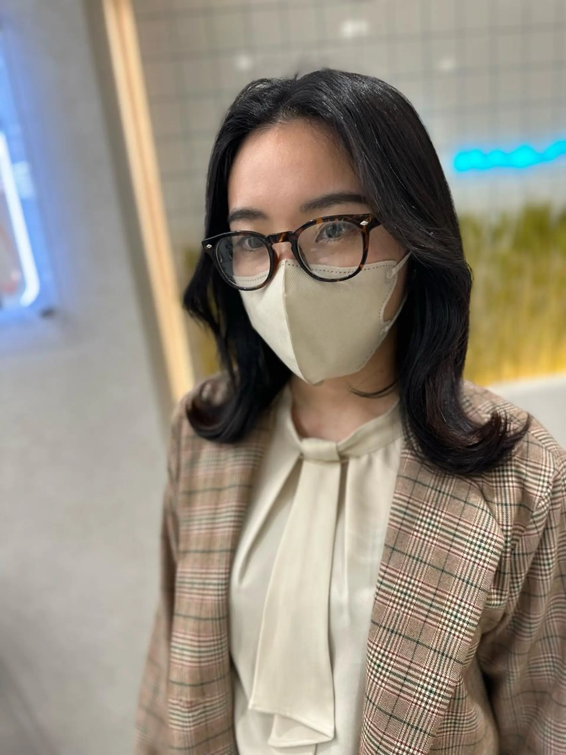 セミロング カット ヘアカラー 縮毛矯正 トリートメント ✨髪質改善特化✨副 店長椎葉信乃介のヘアスタイル