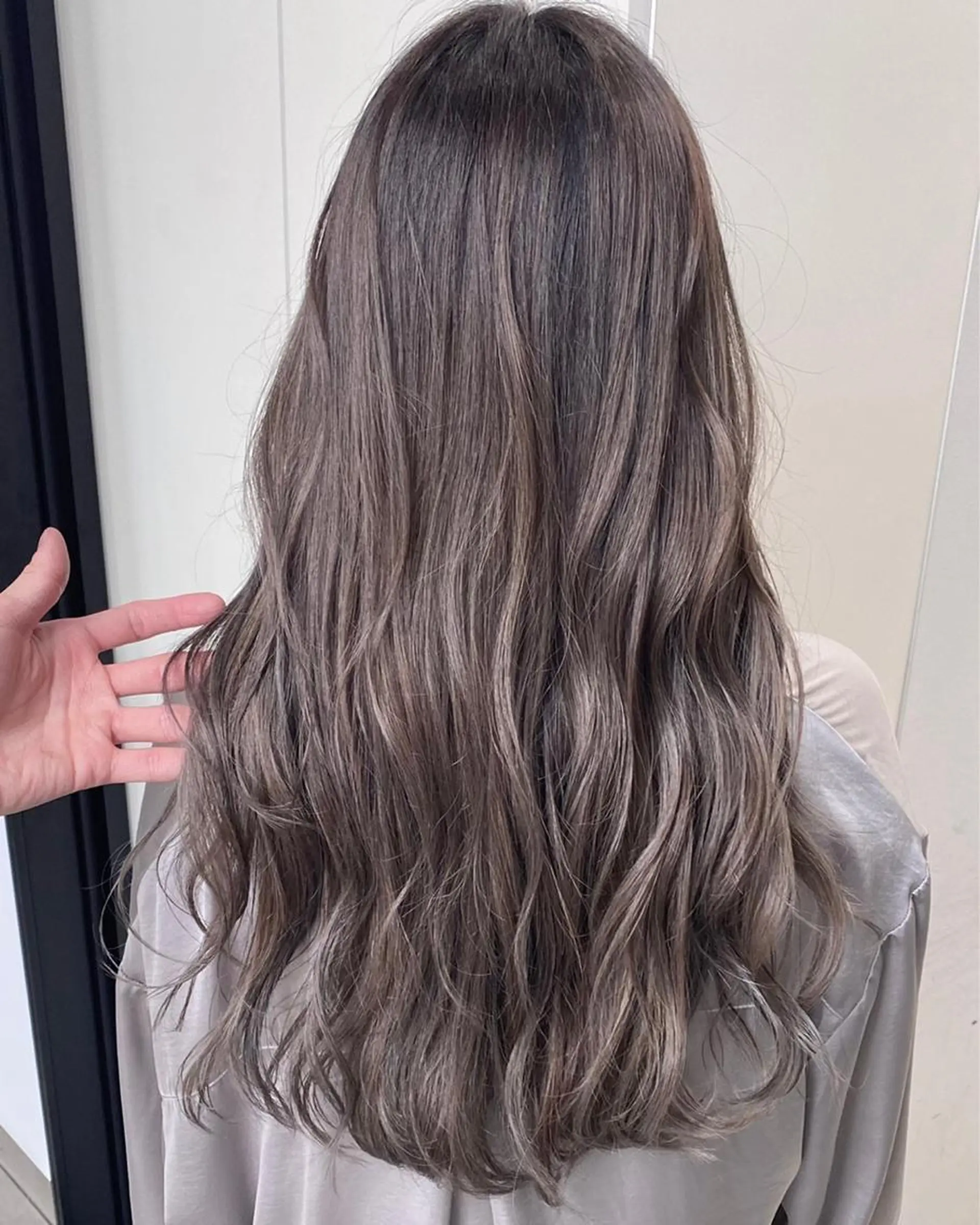 セミロング アッシュ フレンチガーリー 髪質改善 オン眉 公式 Ease by amble luxeのヘアスタイル