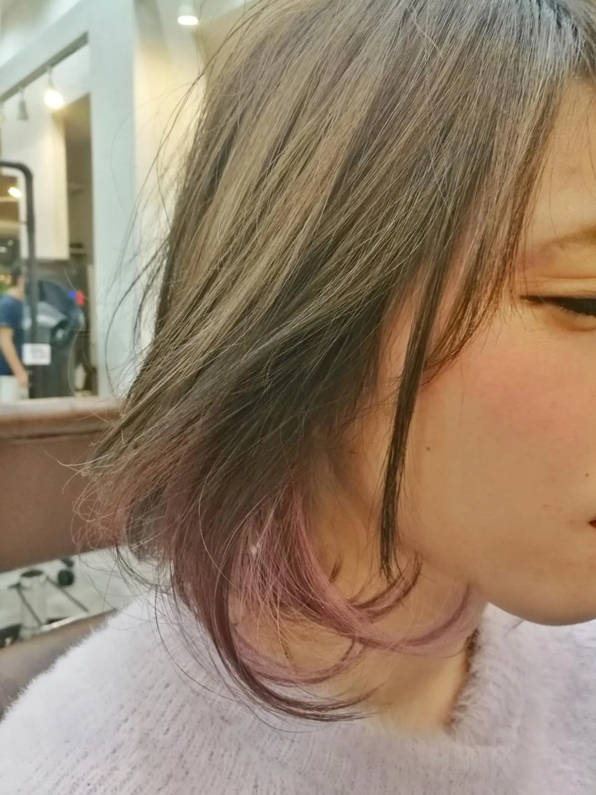 ミディアム カラー アッシュ ベージュカラー イヤリングカラー 【ネウィ天王寺 】seiyaのヘアスタイル