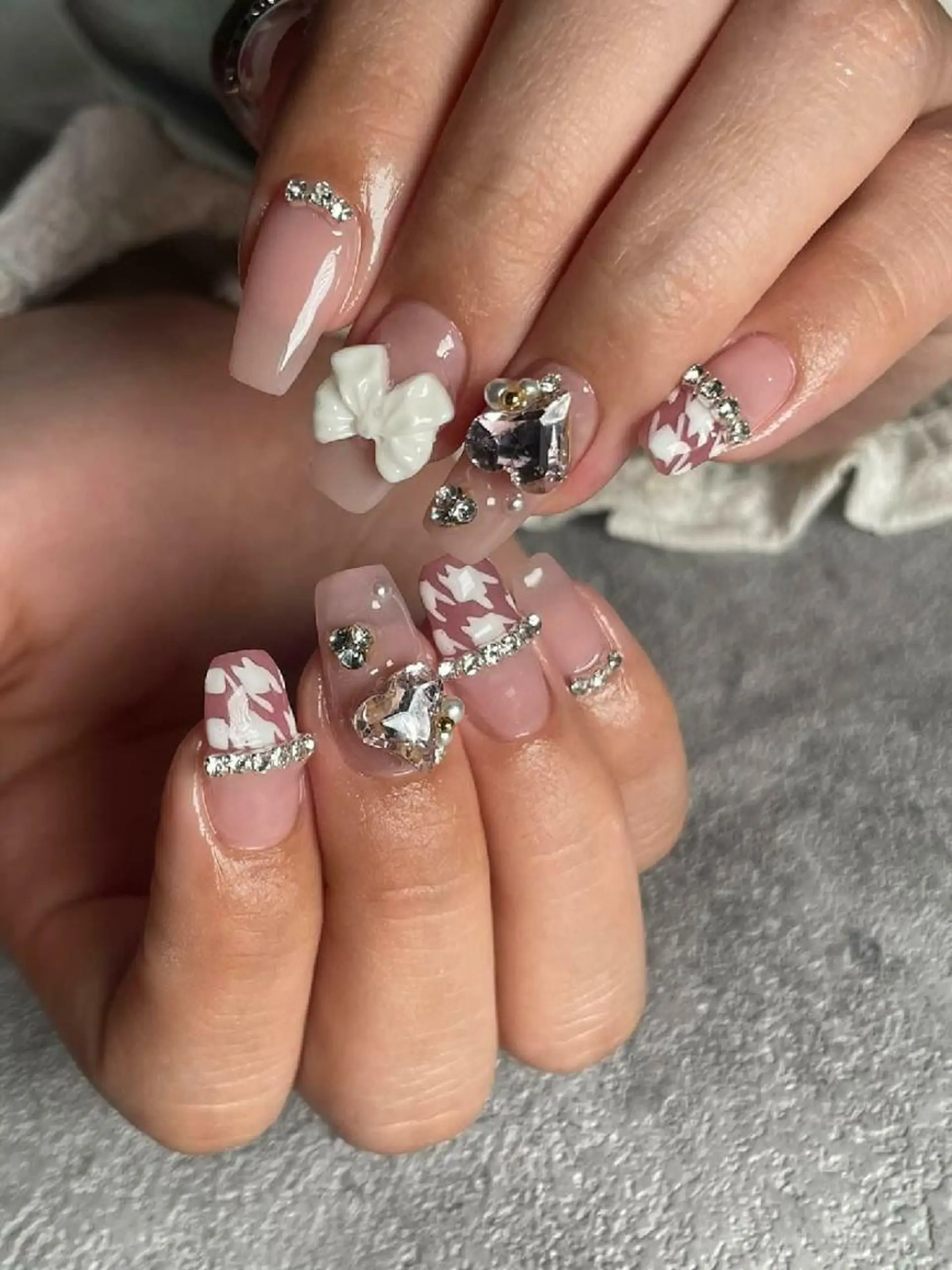 ネイル 持ち込み ニュアンスネイル シンプルネイル 冬ネイル 3dパーツ/流行り 👧shushu❤️のネイルデザイン