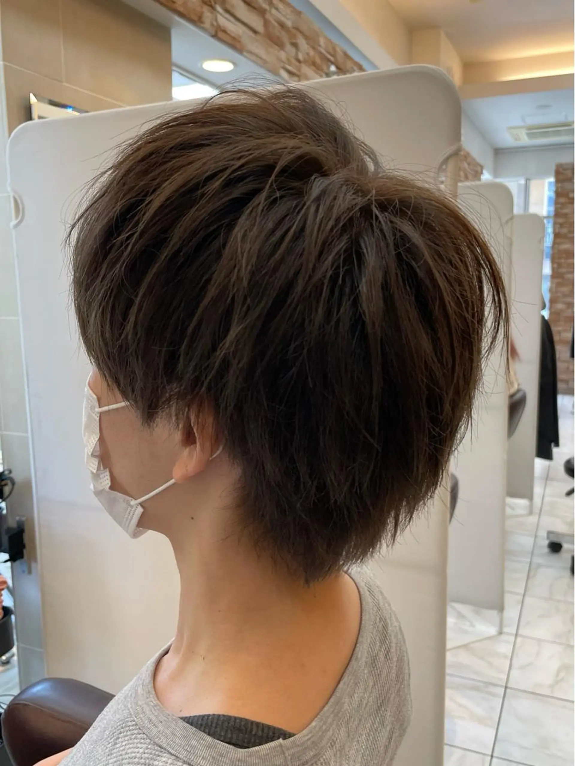 ショート カット ヘアカラー 新籾 尚哉のヘアスタイル