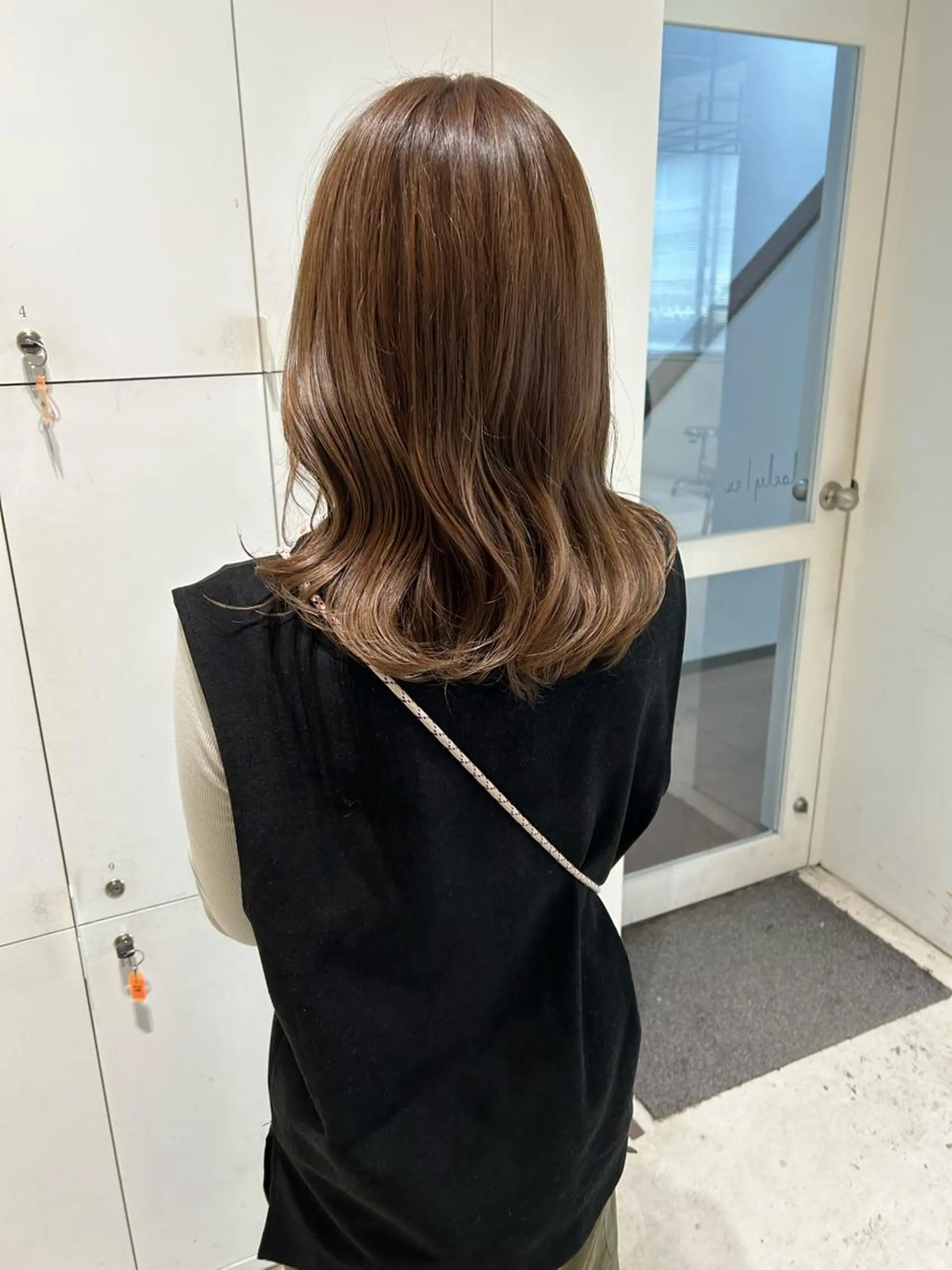 セミロング カラー アッシュ ベージュカラー 透明感カラー🫧 nanohaのヘアスタイル