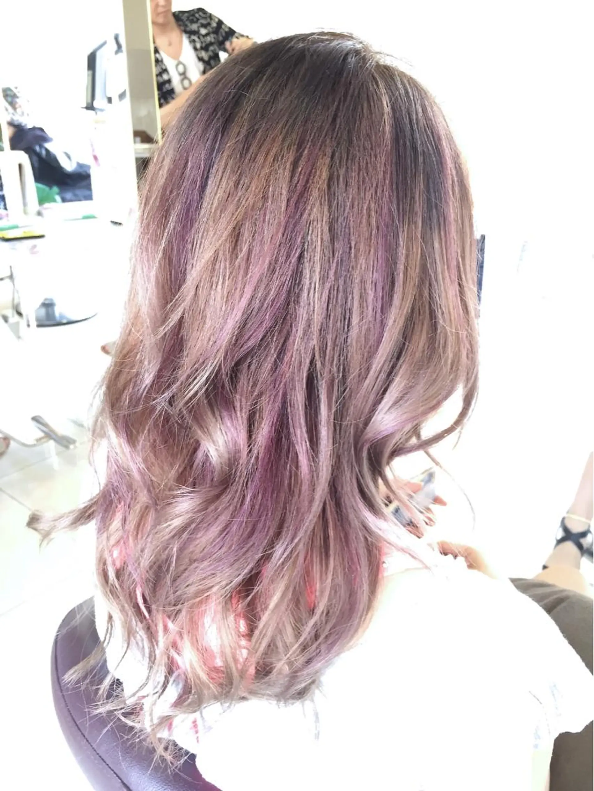 ロング カラー グラデーションカラー ピンクカラー バイオレットカラー 松本 明日可のヘアスタイル