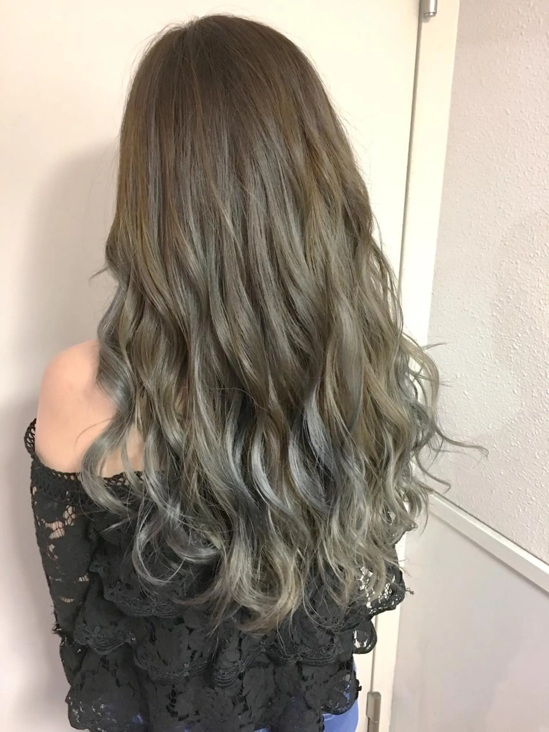 ロング カラー アッシュ グラデーションカラー シルバー シルバーアッシュ カット ヘアカラー トリートメント 髪質改善/美髪矯 正ヤマモトハルキのヘアスタイル