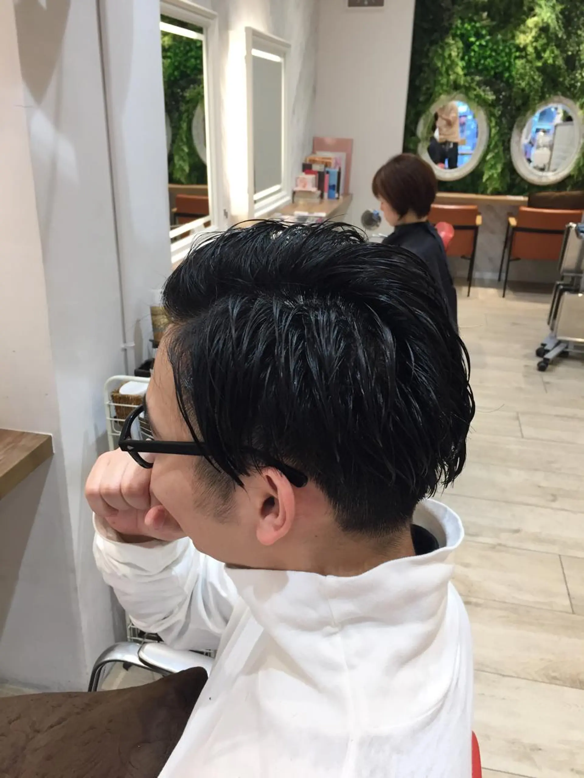 ショート パーマ メンズ 吉岡 三四朗のヘアスタイル