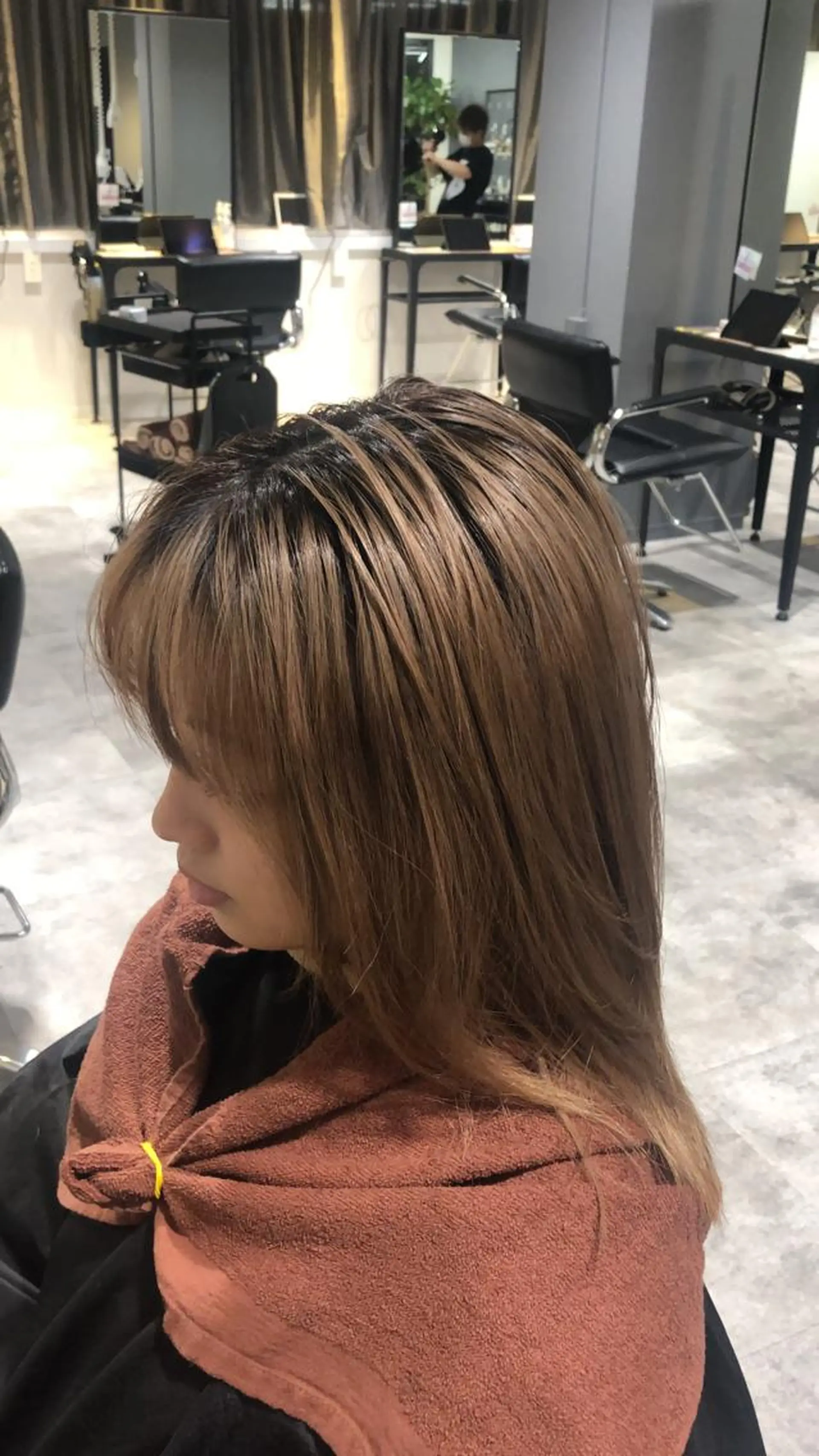 セミロング カラー GIEN 末吉 海斗のヘアスタイル