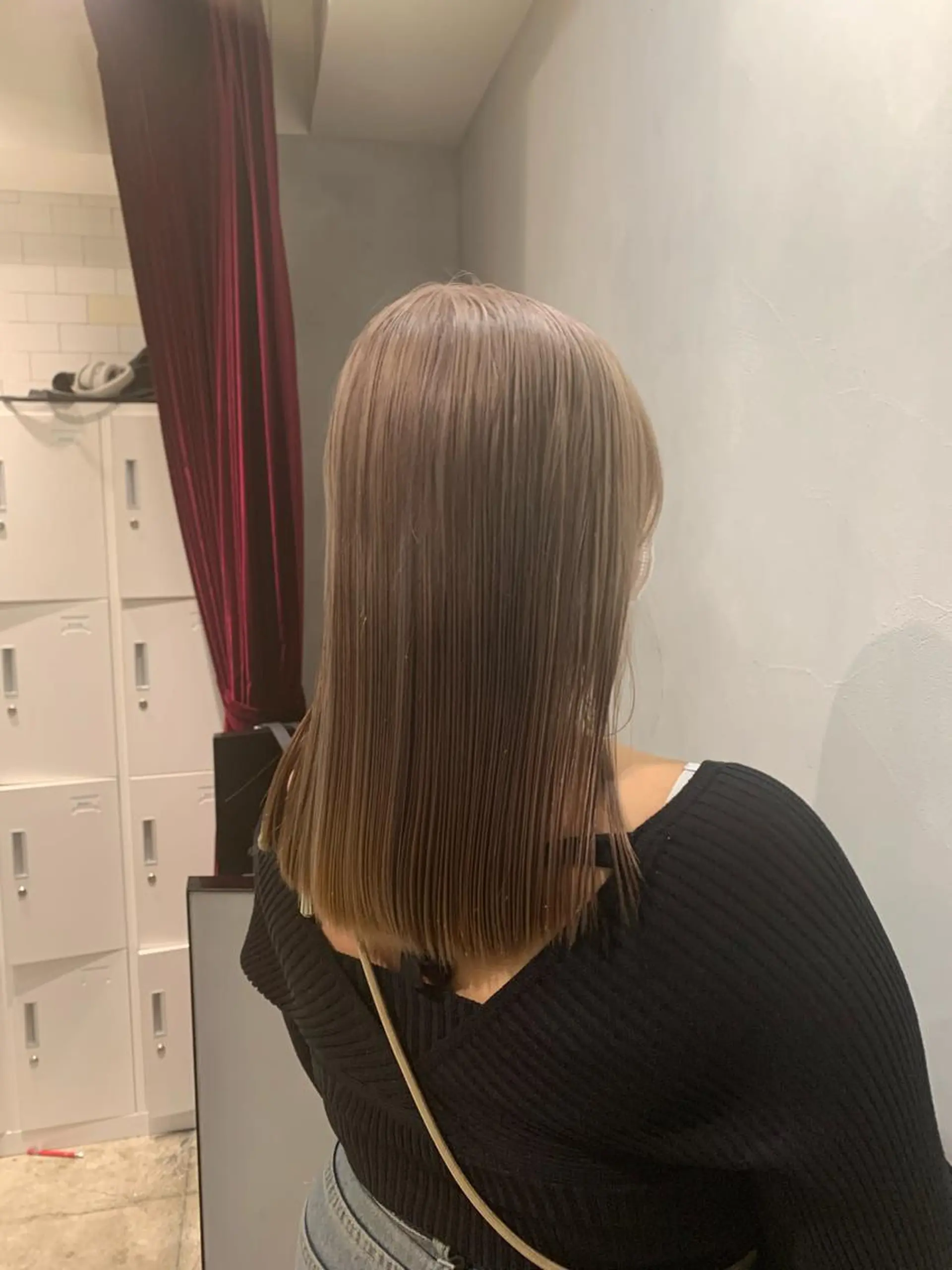 ミディアム ALBUM IKEBUKURO所属・黒染め落とし ムラ修正　ハイトーンのヘアスタイル