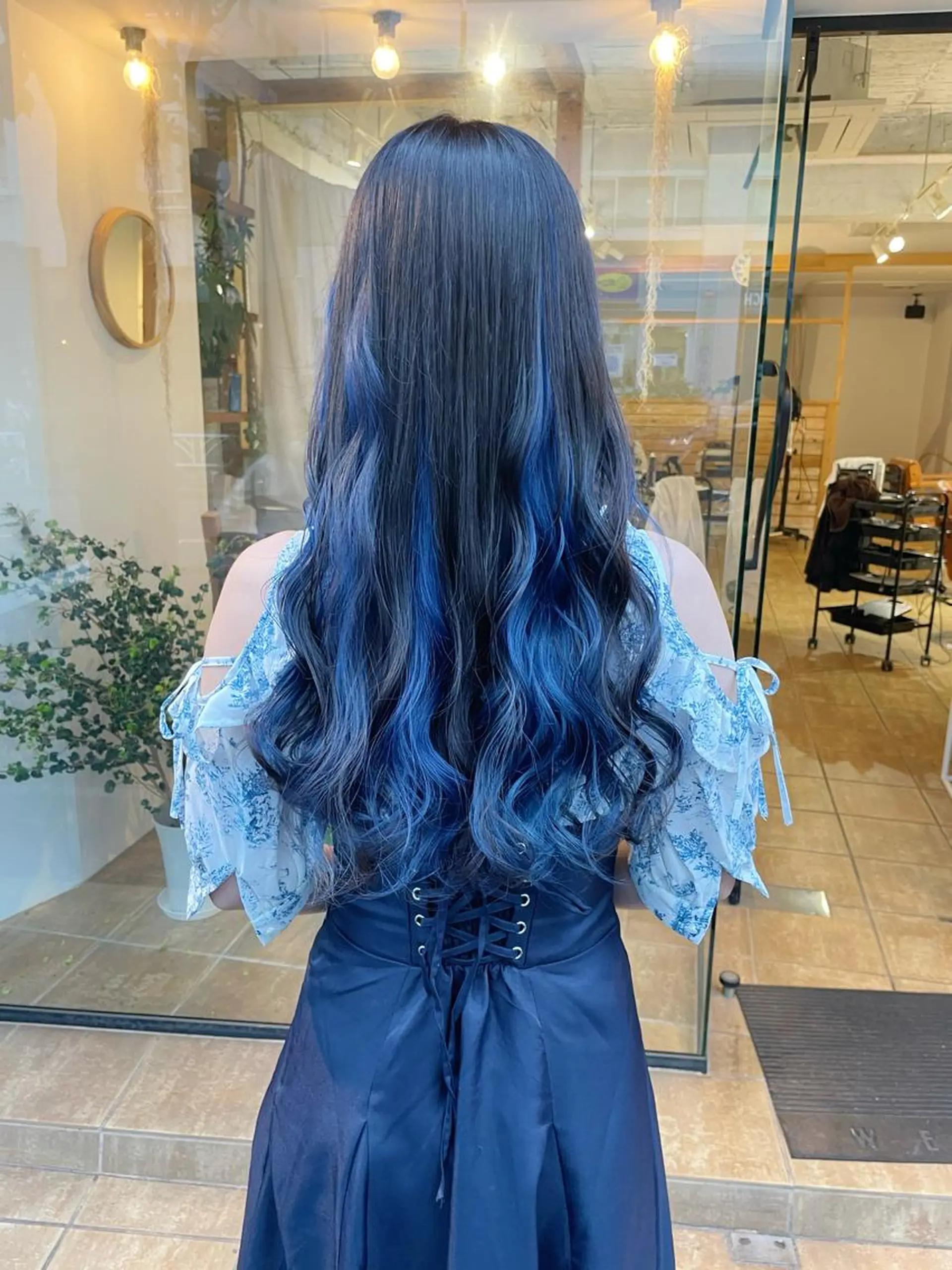 ロング カラー ブルーカラー ネイビーカラー ヘアカラー トリートメント ヘアアレンジ にいた　かづしげのヘアスタイル