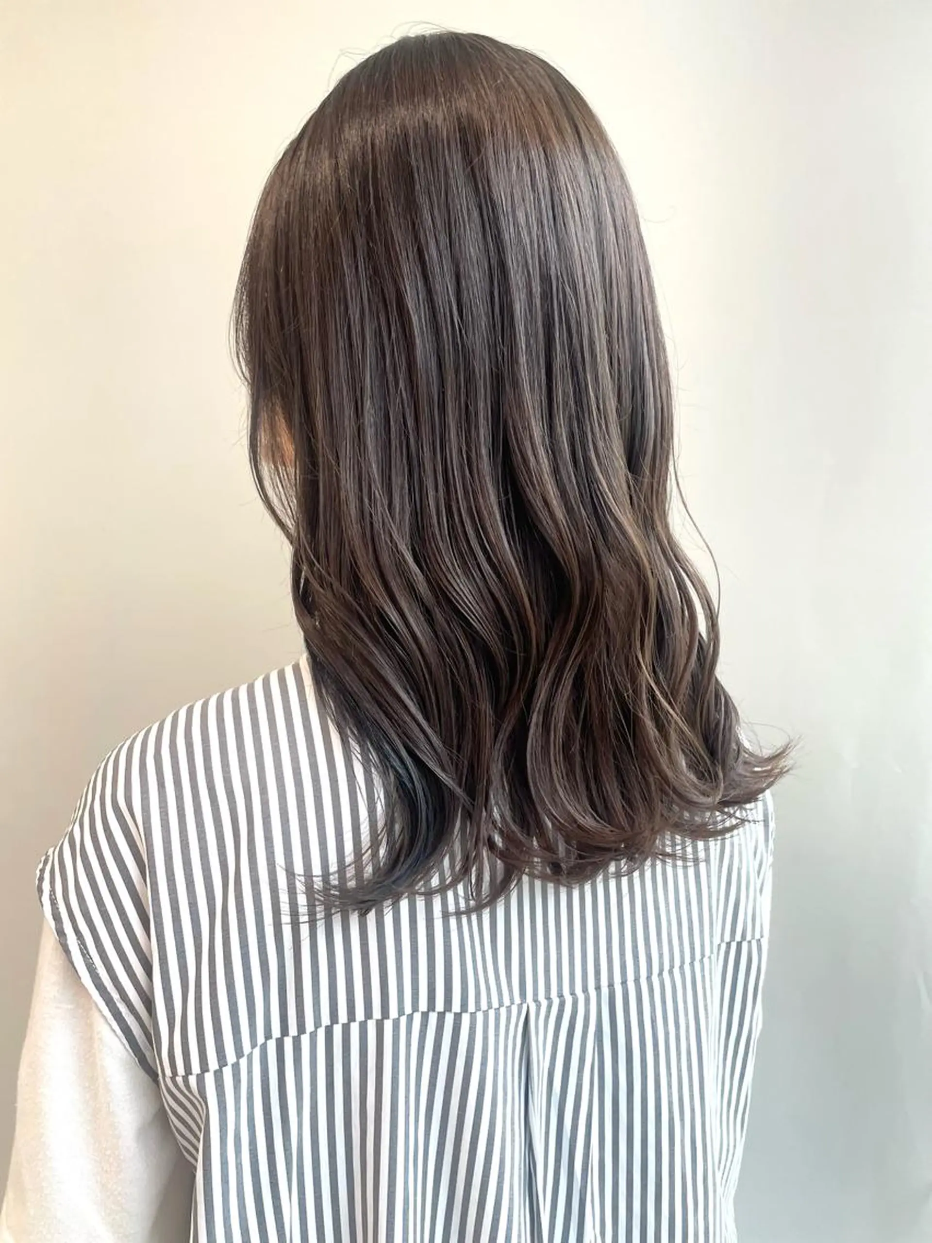 セミロング カラー カット ヘアカラー トリートメント 山口 莉奈のヘアスタイル