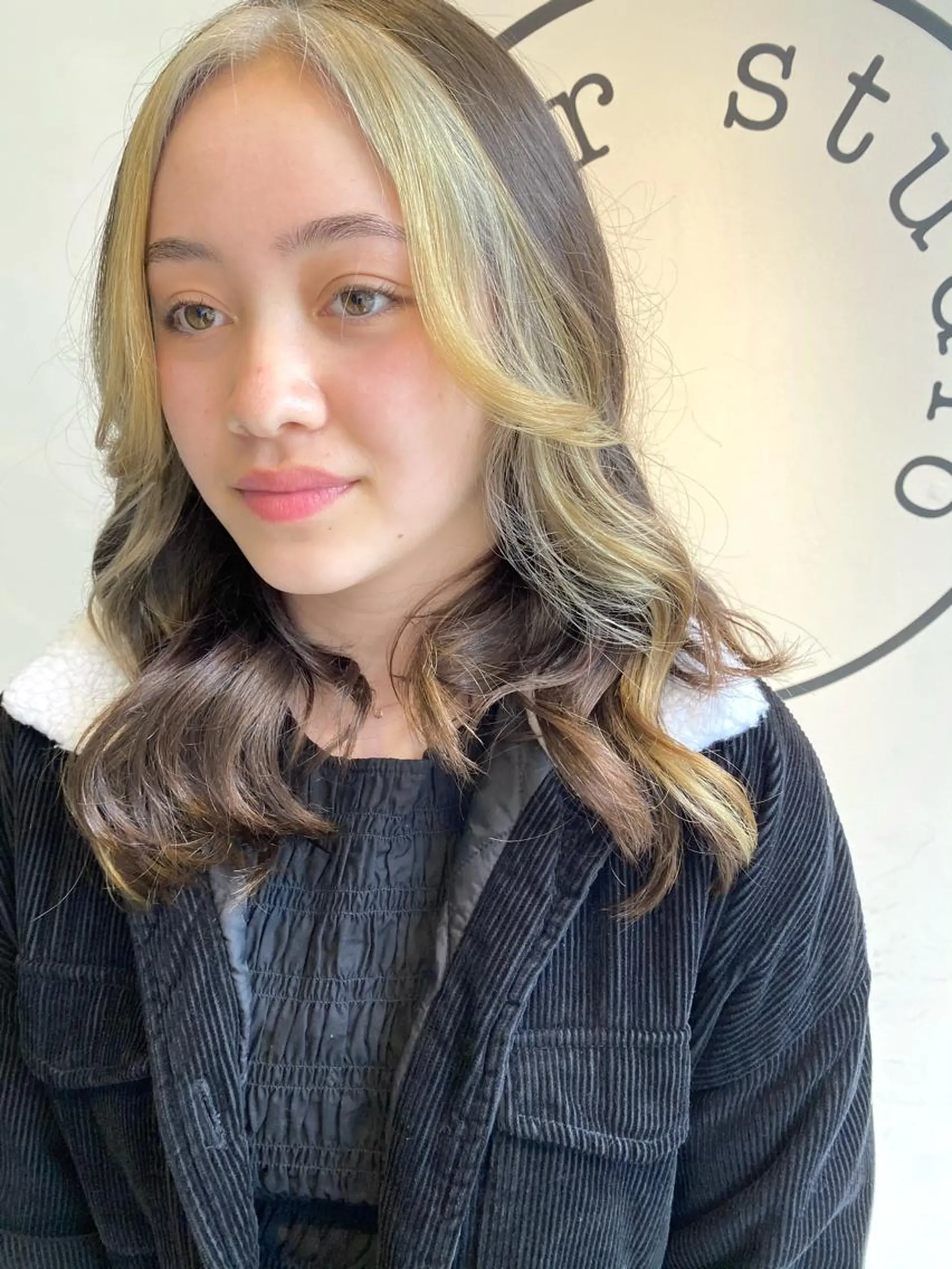 ミディアム カラー ミストバング ブリーチ  フェイスフレーミング ヘアカラー 川越 輝梨奈のヘアスタイル