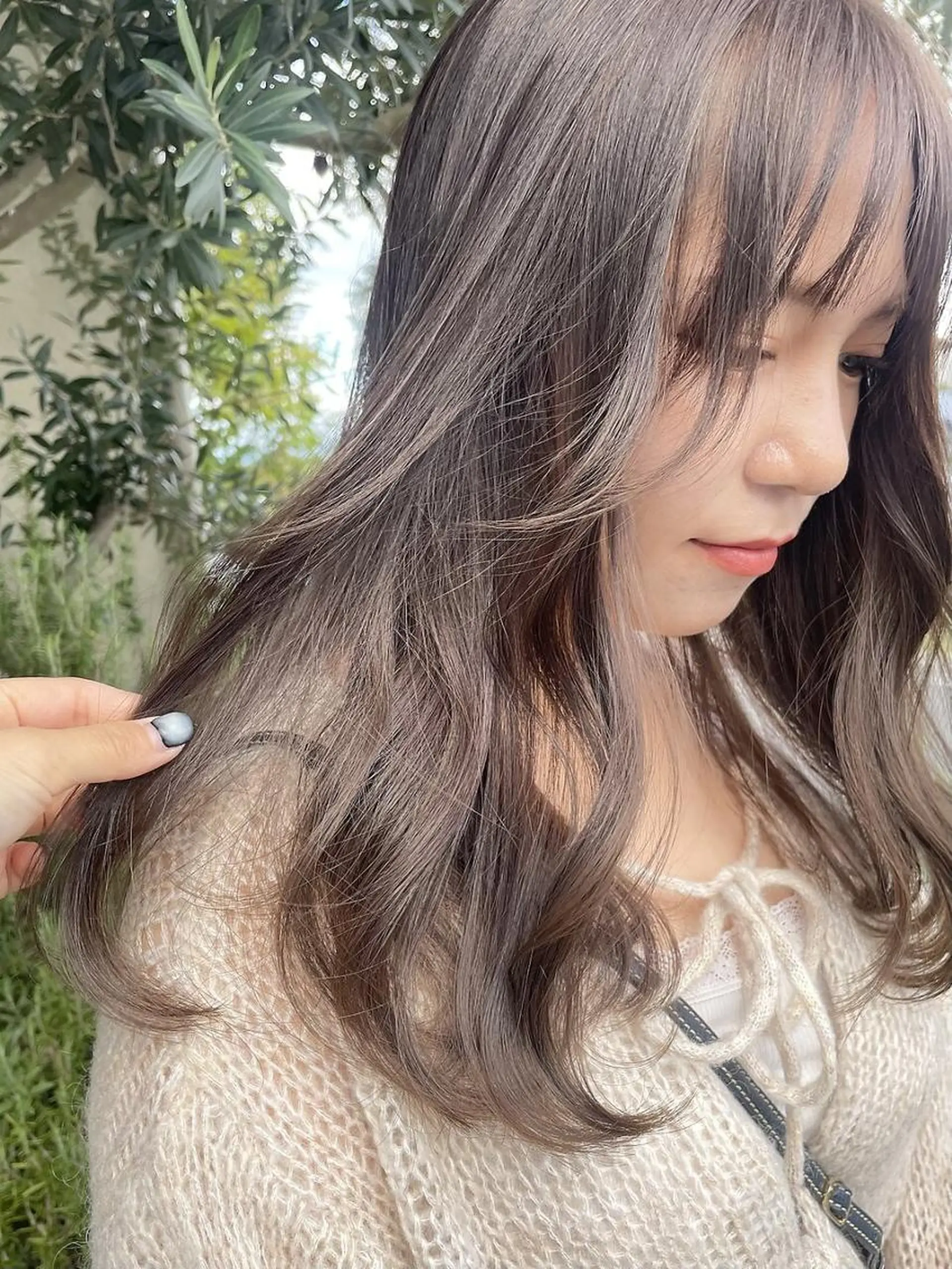 カラー セミロング 相川 ひなたのヘアスタイル