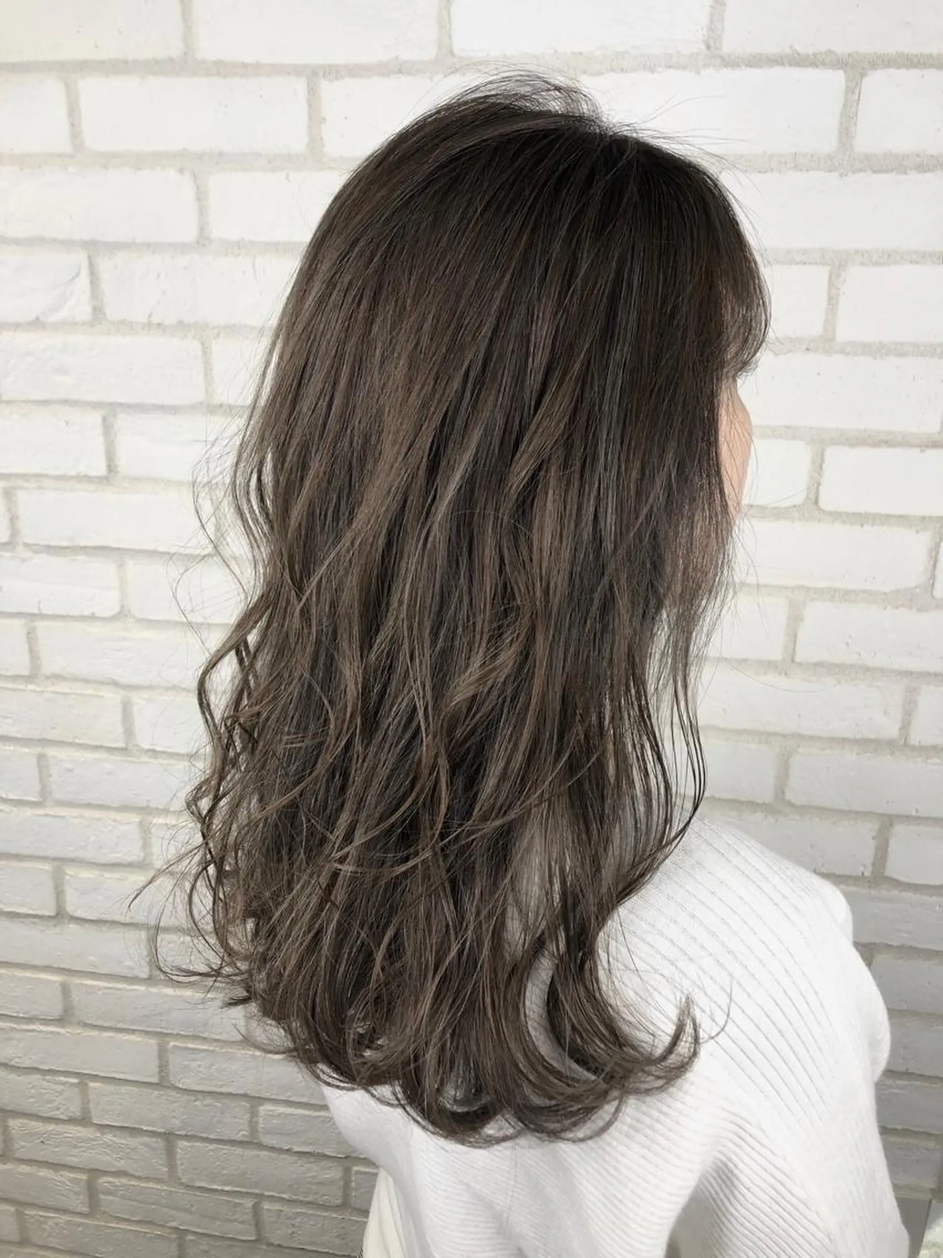 セミロング カラー 小島 侑衣のヘアスタイル