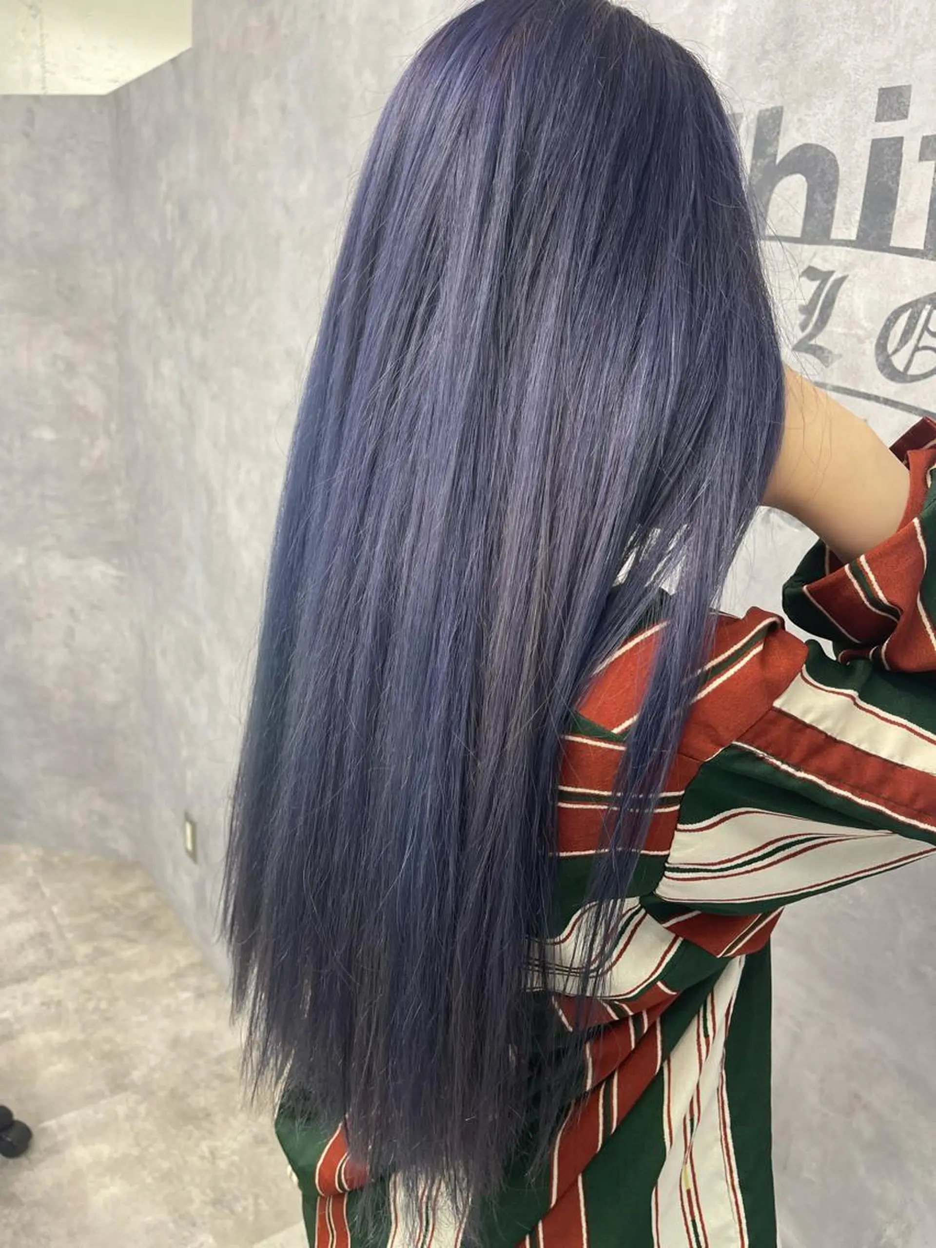 ロング カラー ブリーチ ケアブリーチ イルミナカラー 韓国風カラー ネイビーカラー カット ヘアカラー トリートメント オフホワイトアンドなんば所属・福西 洋斗のヘアスタイル