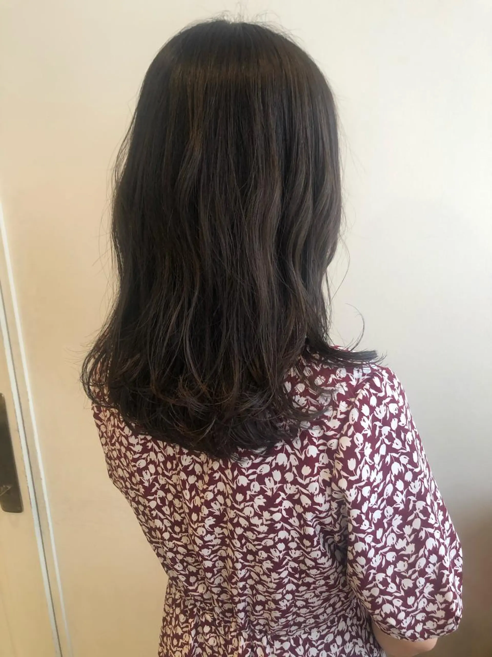 セミロング カラー カット ヘアカラー トリートメント MIOベージュカラー 柔らかいカラーのヘアスタイル