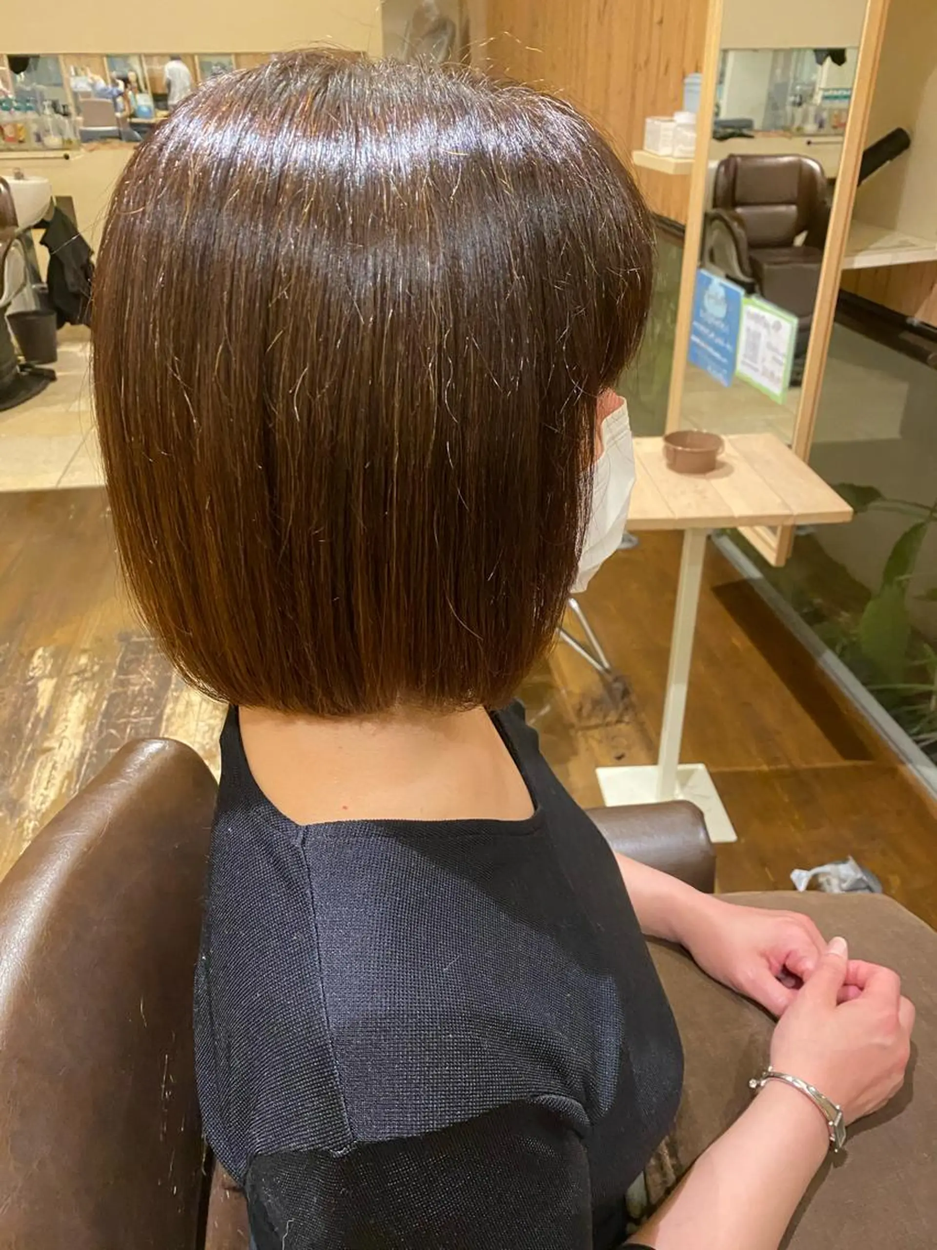 ミディアム 横野 朱音のヘアスタイル