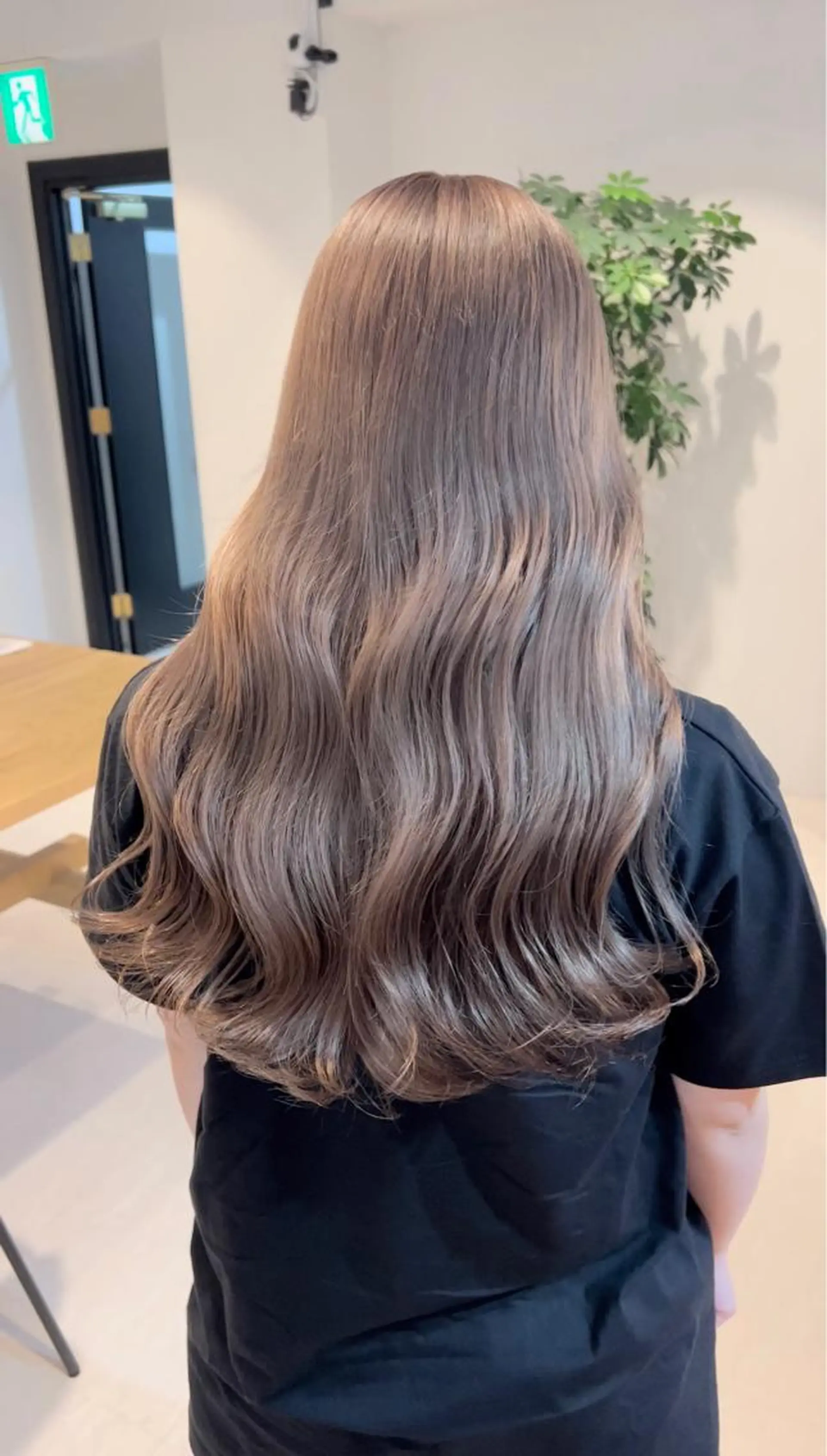 カラー グレージュ ミルクティーグレージュ 菊地 万佐久のヘアスタイル