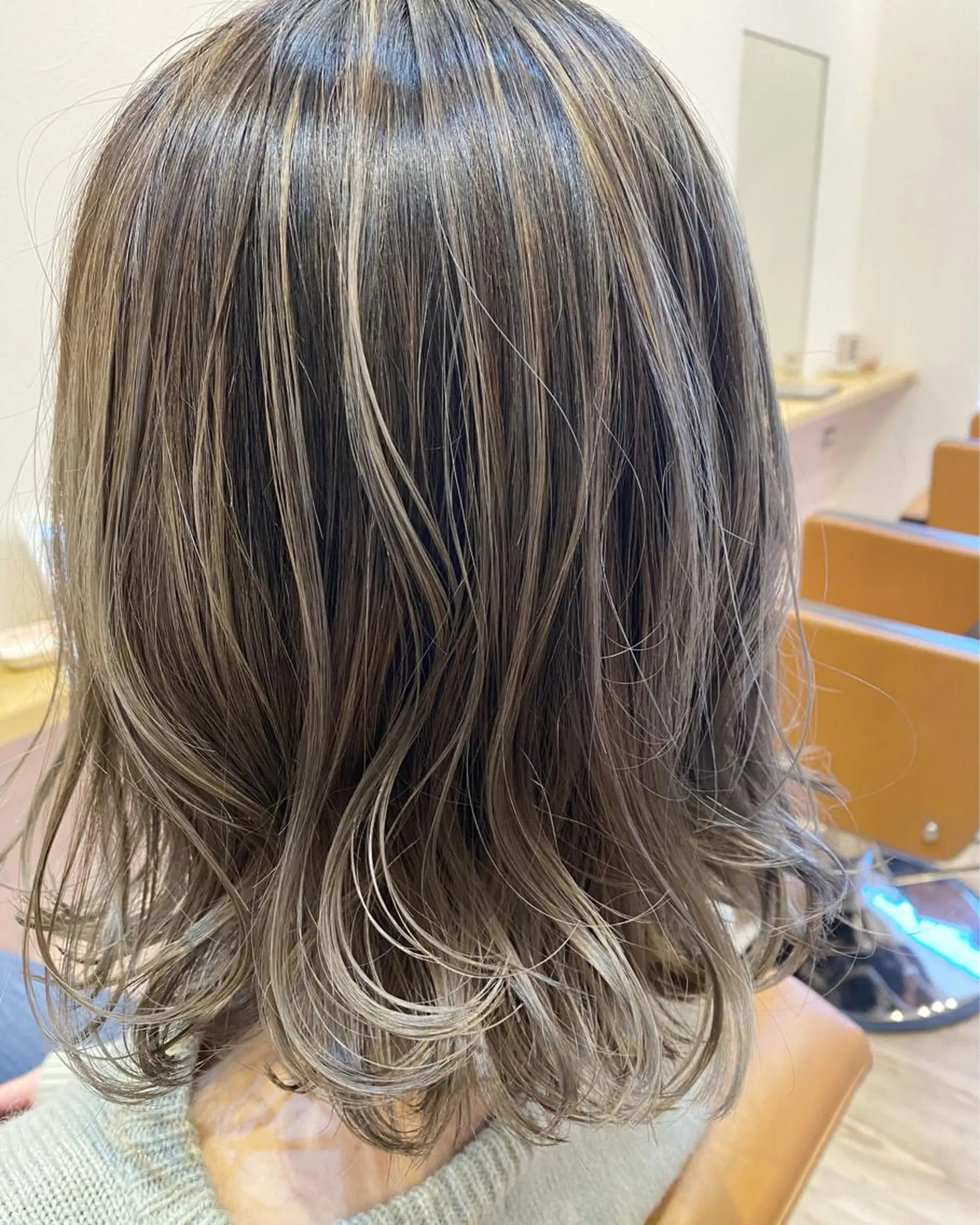 ミディアム ハイライト 髪質改善 縮毛矯正 トリートメント 酸熱トリートメント ヘアカラー トリートメント 中川 勝友のヘアスタイル