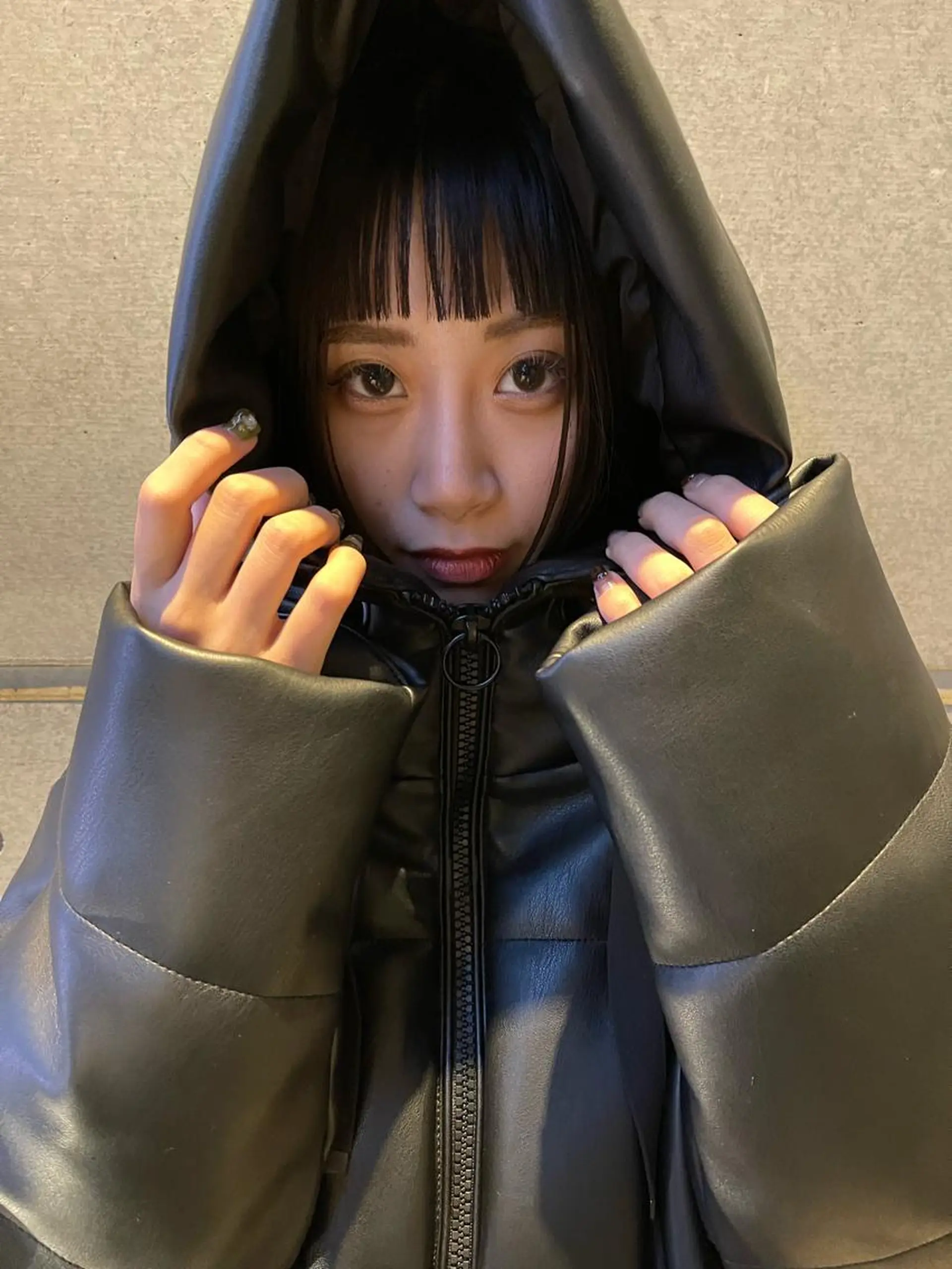 ミディアム 顔まわりレイヤー デザインカットのヘアスタイル