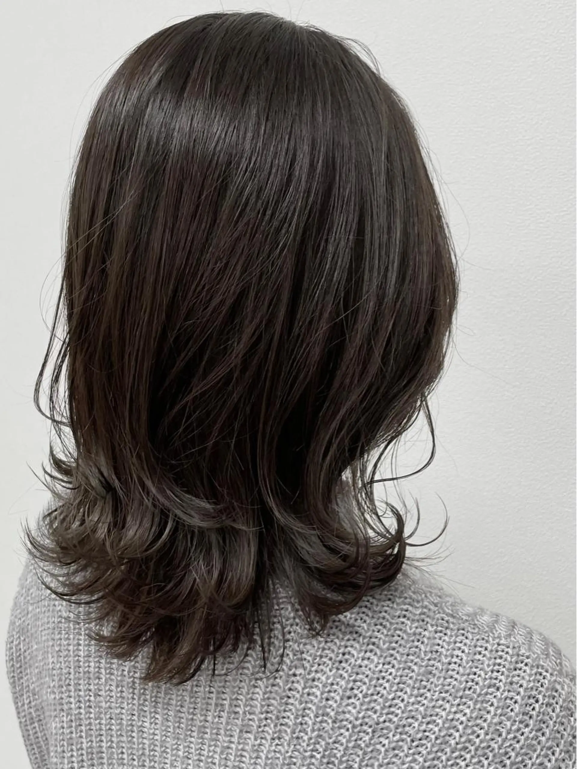 ミディアム 小林 愛花のヘアスタイル