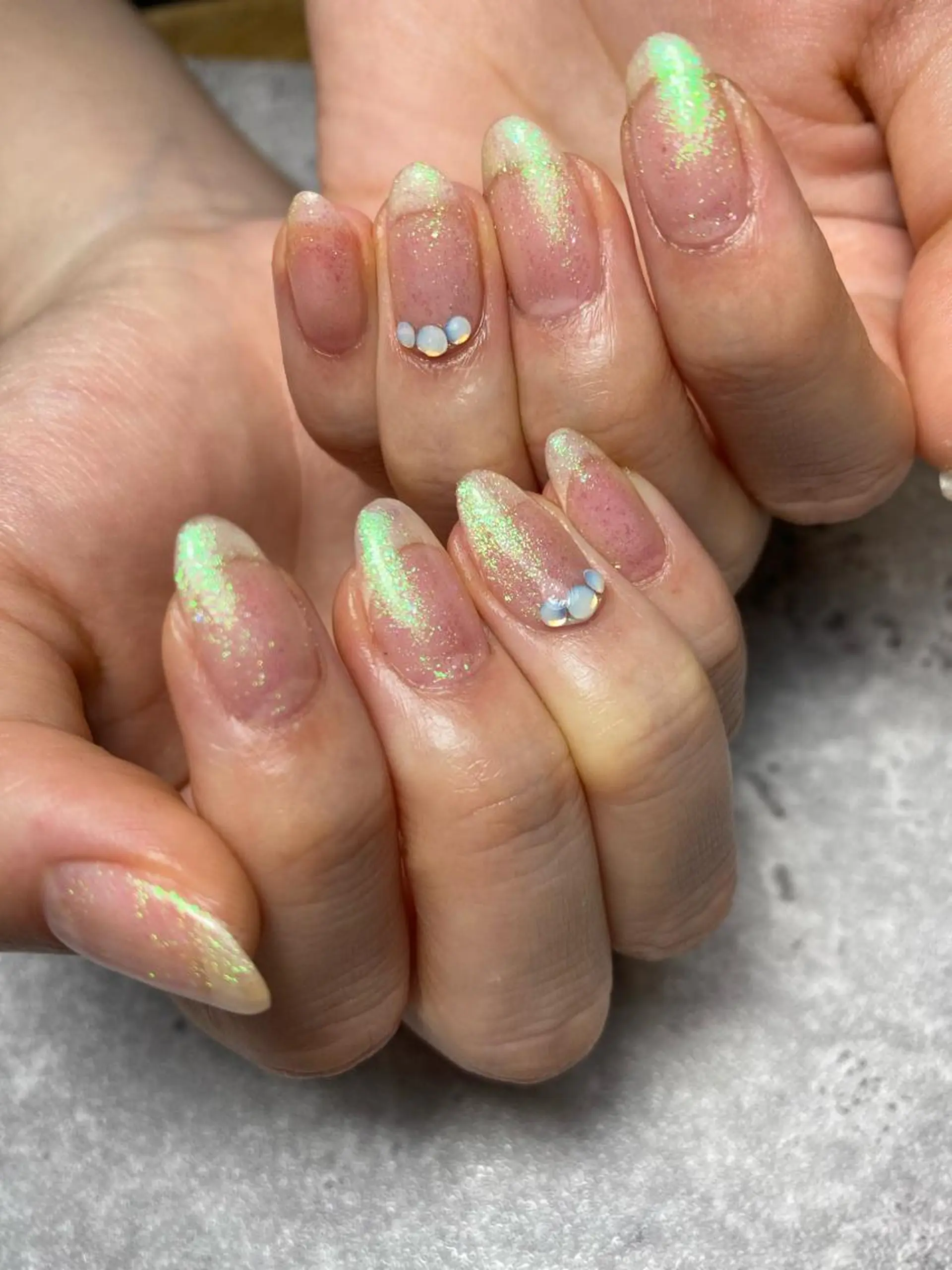 ネイル ストーンネイル ハンドネイル ハンドケア 🌿Charme🌿 MAIのネイルデザイン