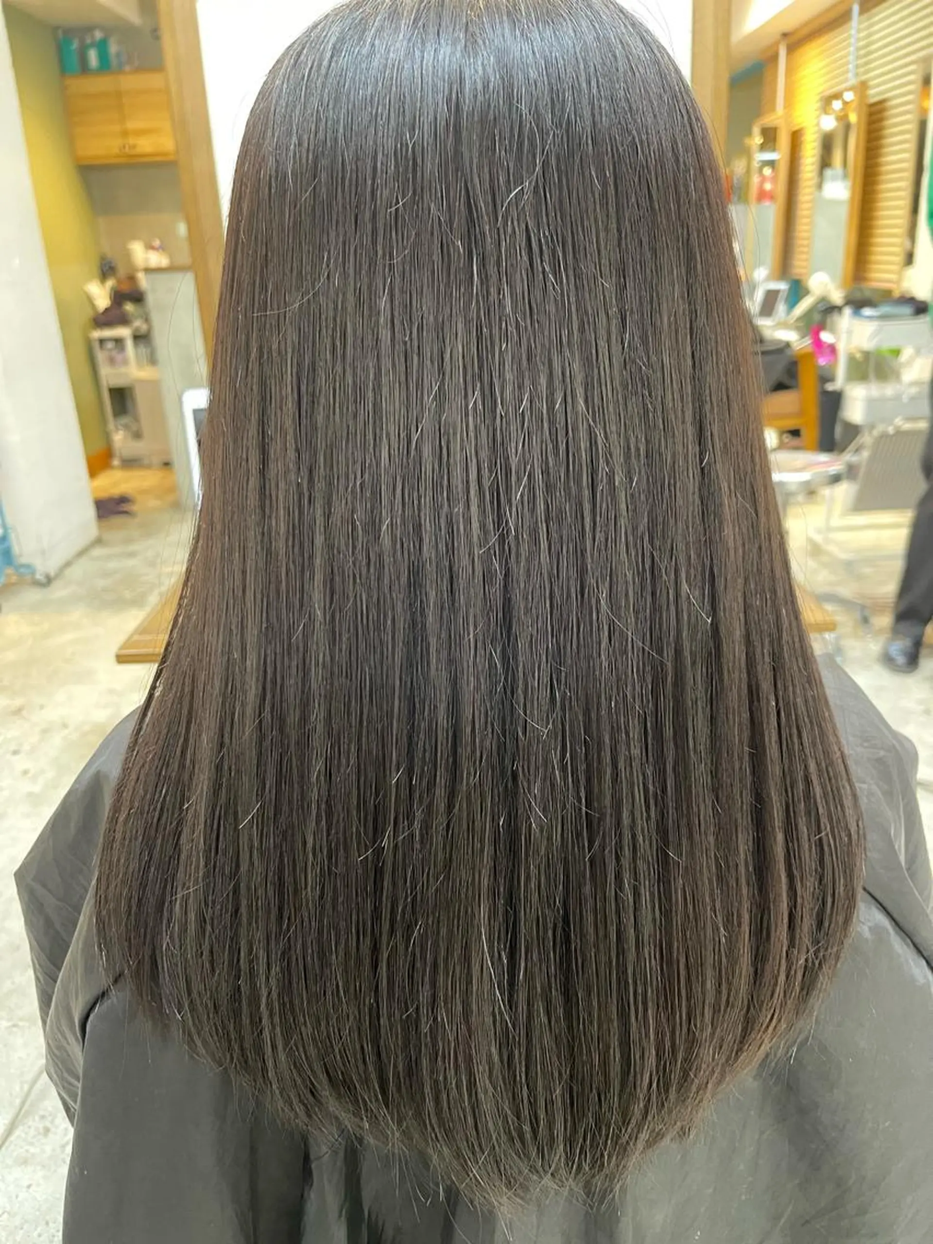 セミロング 中顔面短縮 顔まわり新田大翔のヘアスタイル