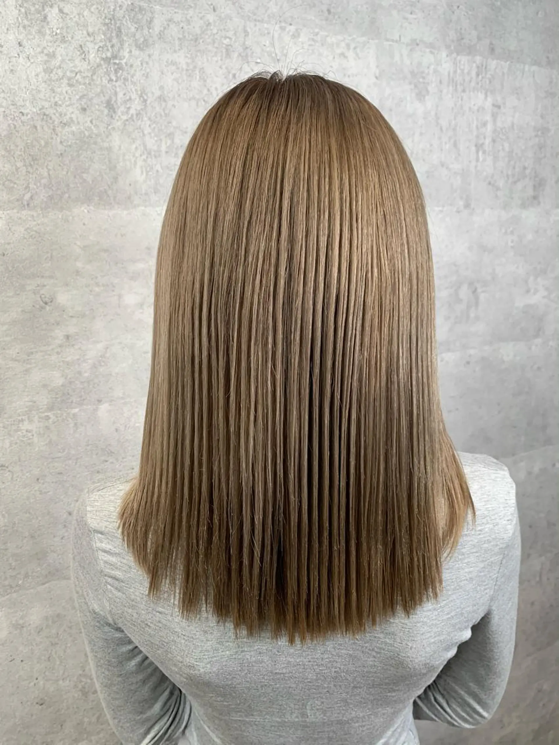 ミディアム カラー ベージュカラー ミルクティーベージュ mimiiy梅田 中崎町ハイトーンのヘアスタイル