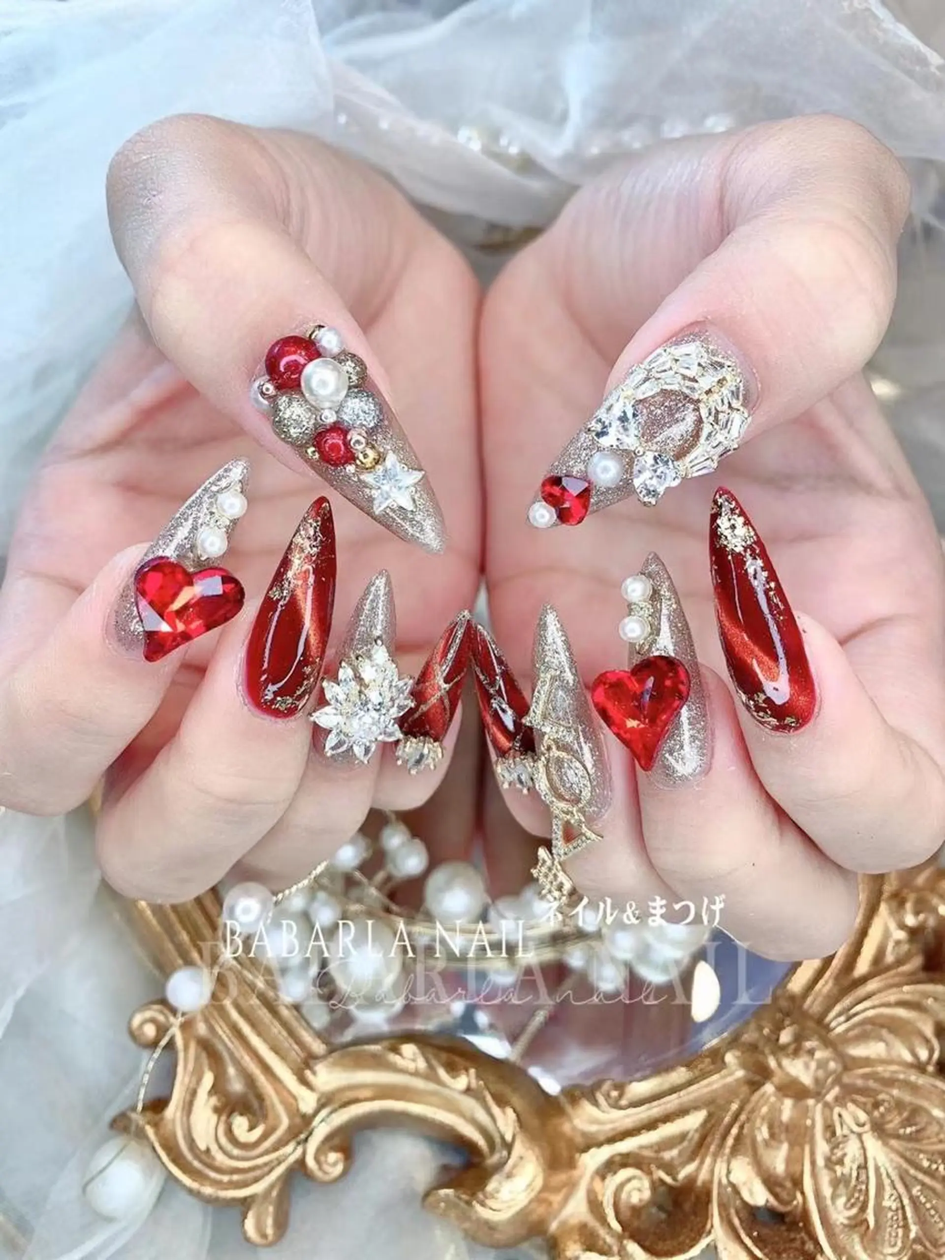 ネイル 赤色 ストーンネイル 冬ネイル クリスマス Babarla Nailのネイルデザイン