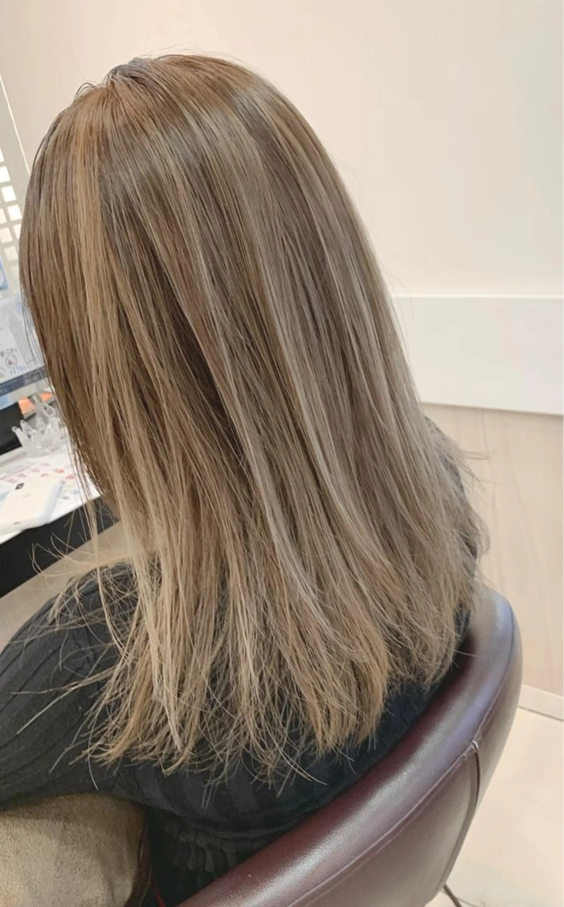 セミロング カラー アクアカラー バレイヤージュ ブリーチ ケアブリーチ ハイライトカラー トータルビューティー K:R鶴川のヘアスタイル