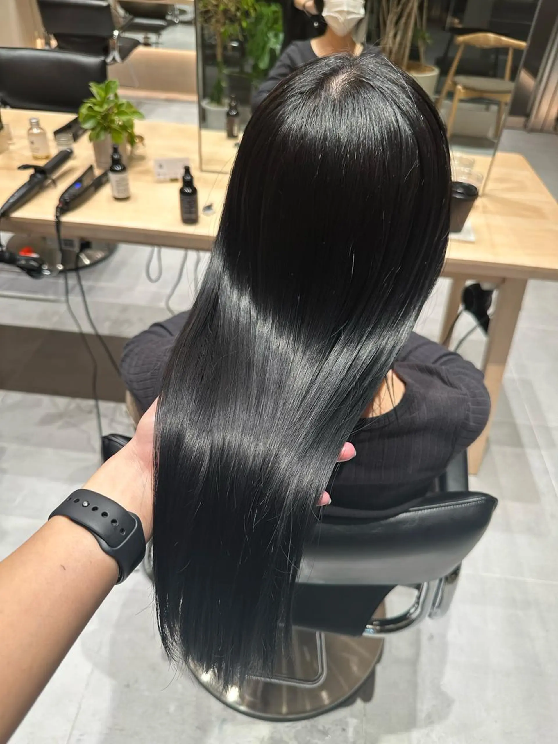 セミロング トリートメント ヘッドスパ ヘアセット ミオ💎ショート 透ける暗髪のヘアスタイル