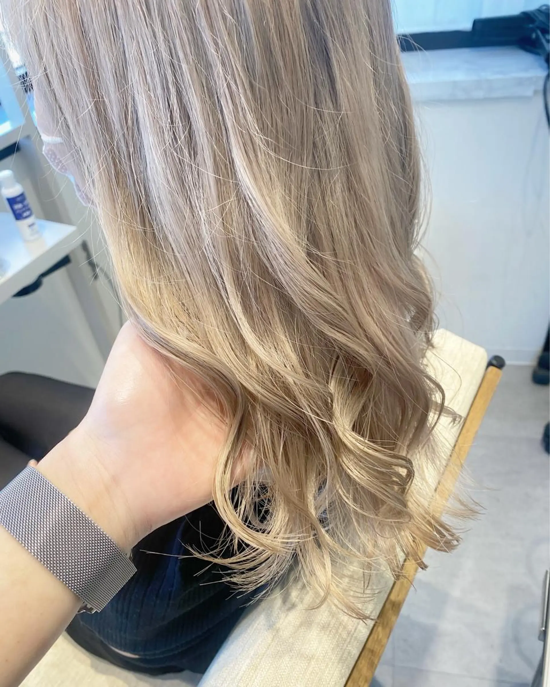 ミディアム デザイン🥇複雑履歴 ハイトーン特化のヘアスタイル