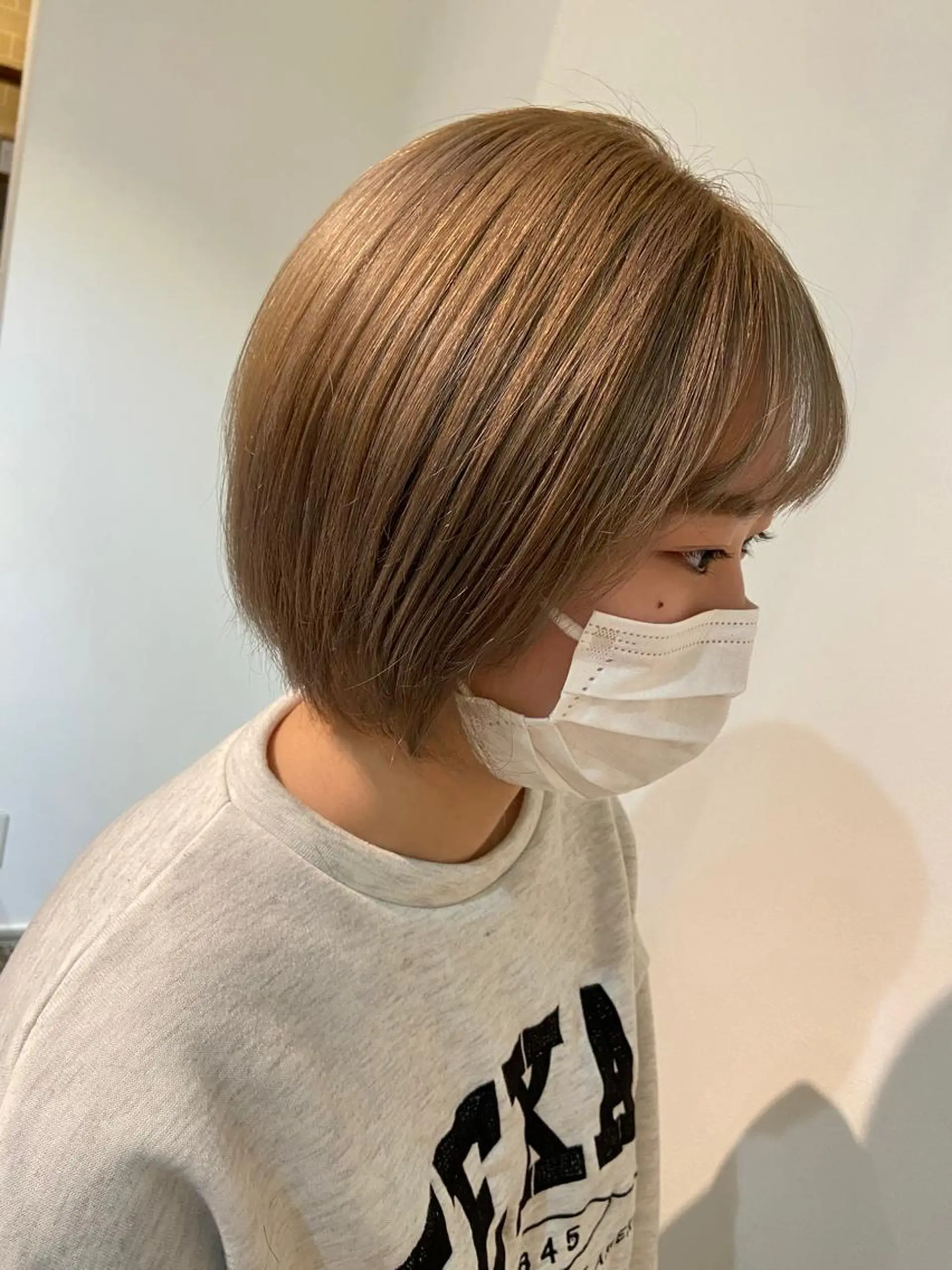 ショート カラー ベージュカラー ミルクティーベージュ 西田 莉緒のヘアスタイル