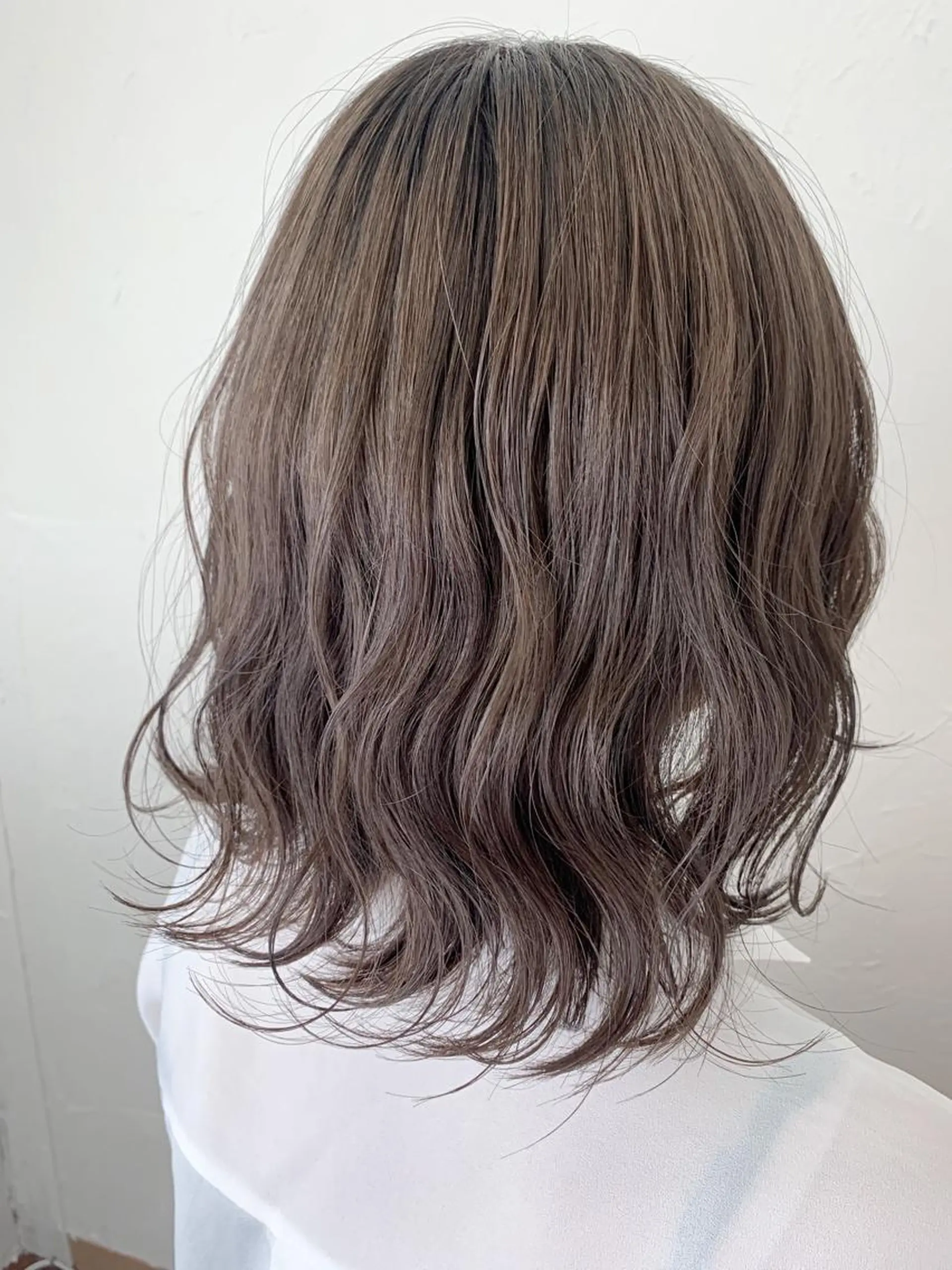 ミディアム カラー   AYARIのヘアスタイル