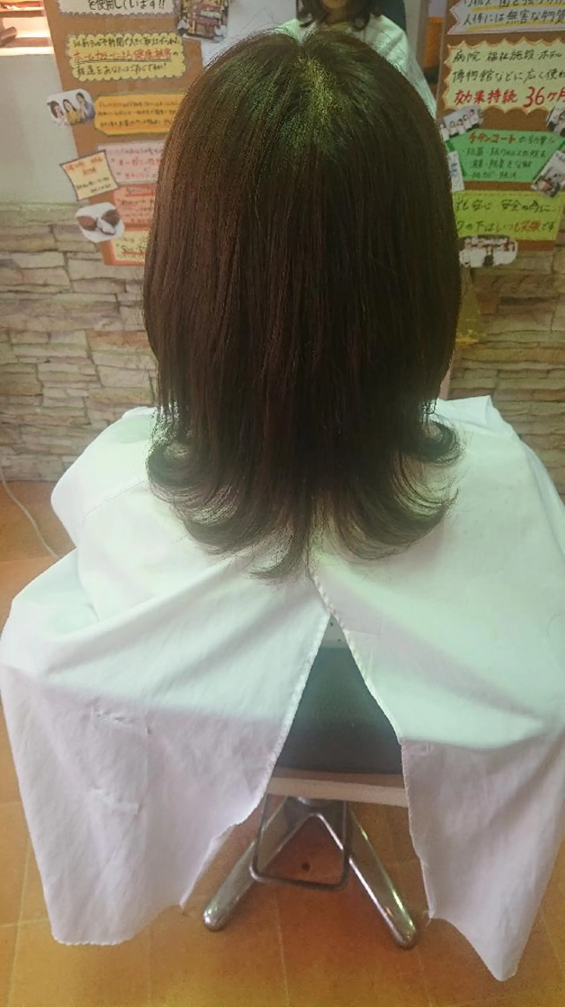 ミディアム アッシュ 山口 彩海のヘアスタイル