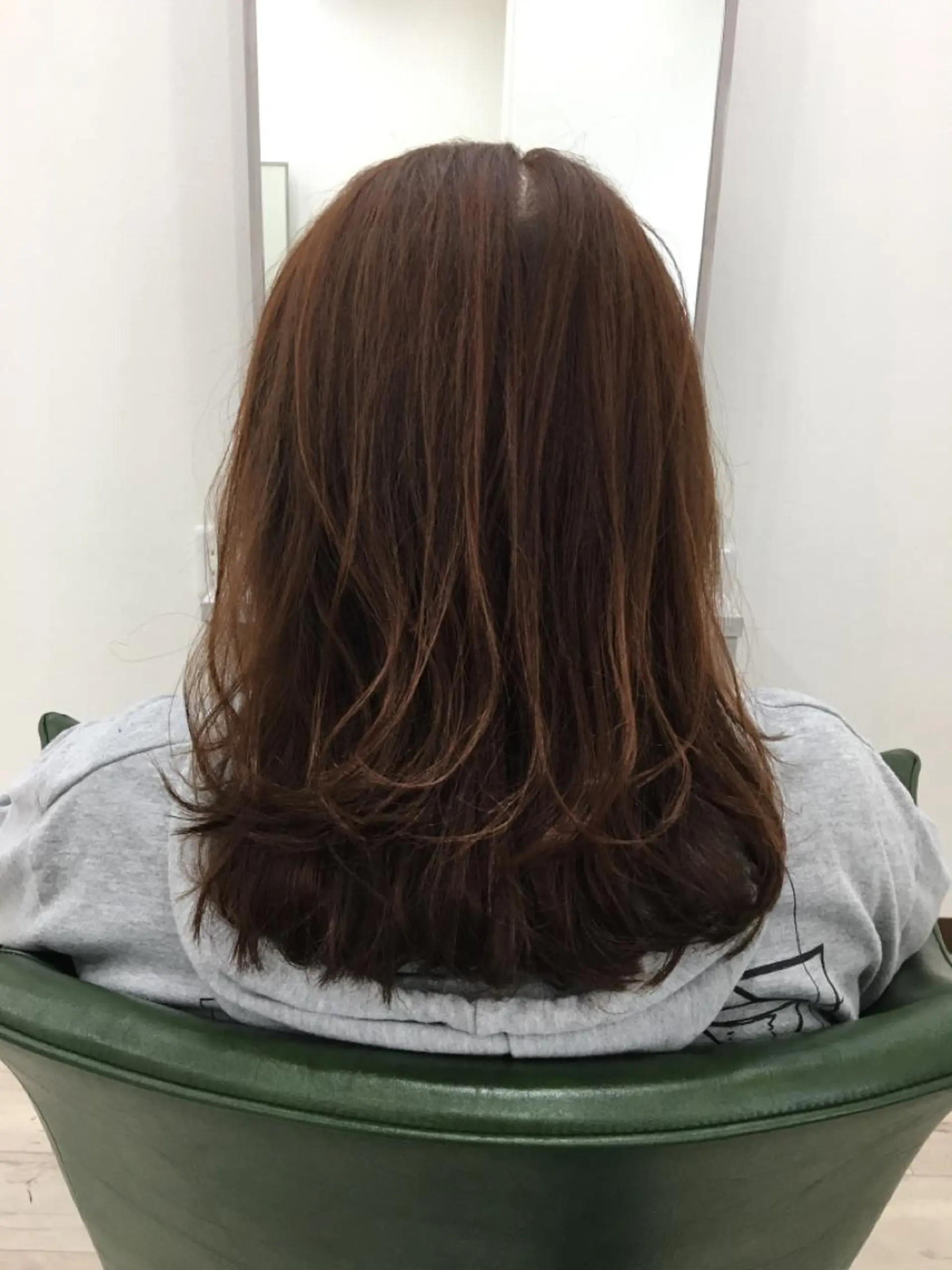 セミロング カラー カット ヘアカラー トリートメント 長塚 翔也のヘアスタイル