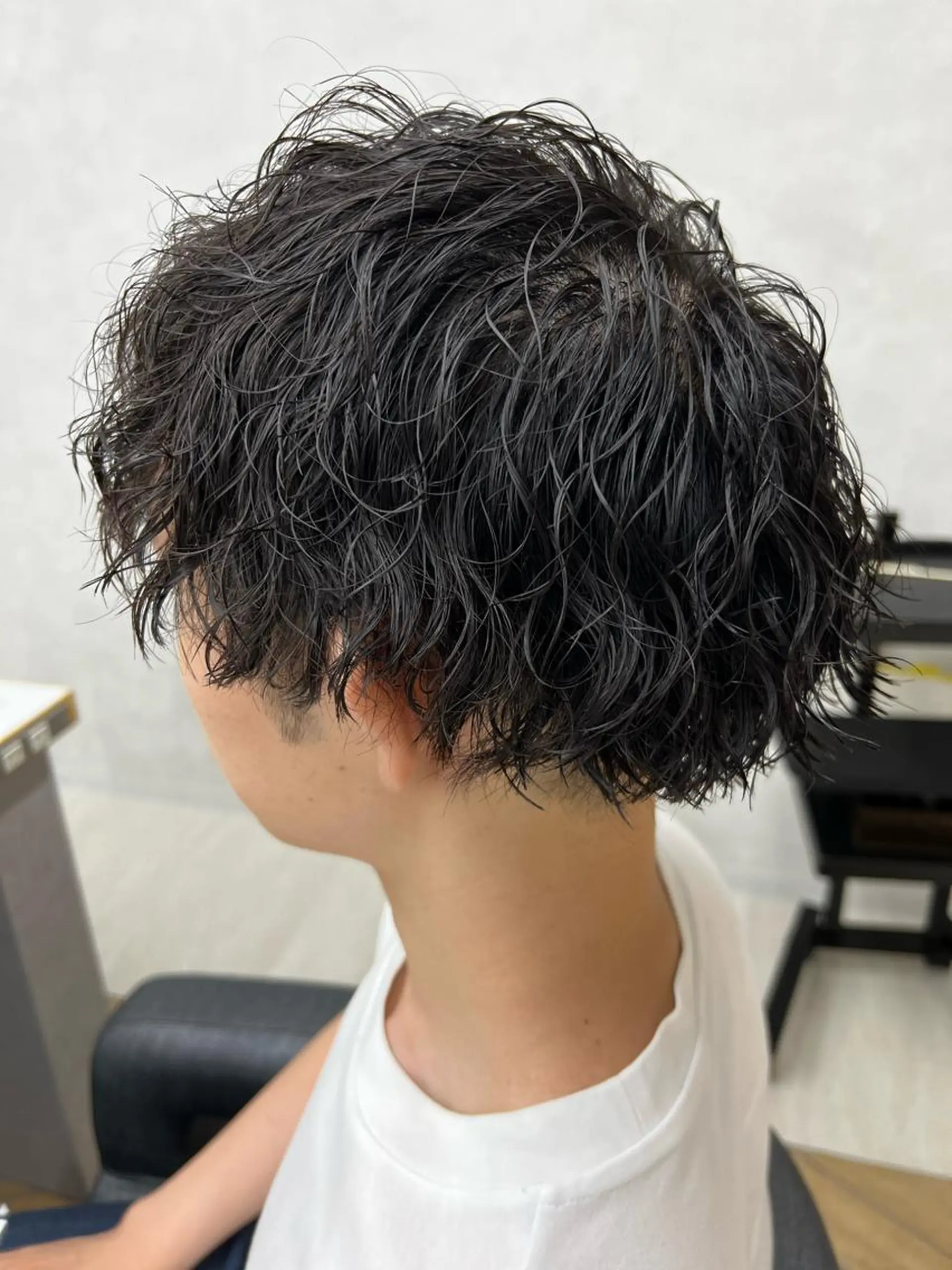ミディアム パーマ メンズ 波巻きパーマ 🏅メンズ特化 ヤマクラ　タイキのヘアスタイル