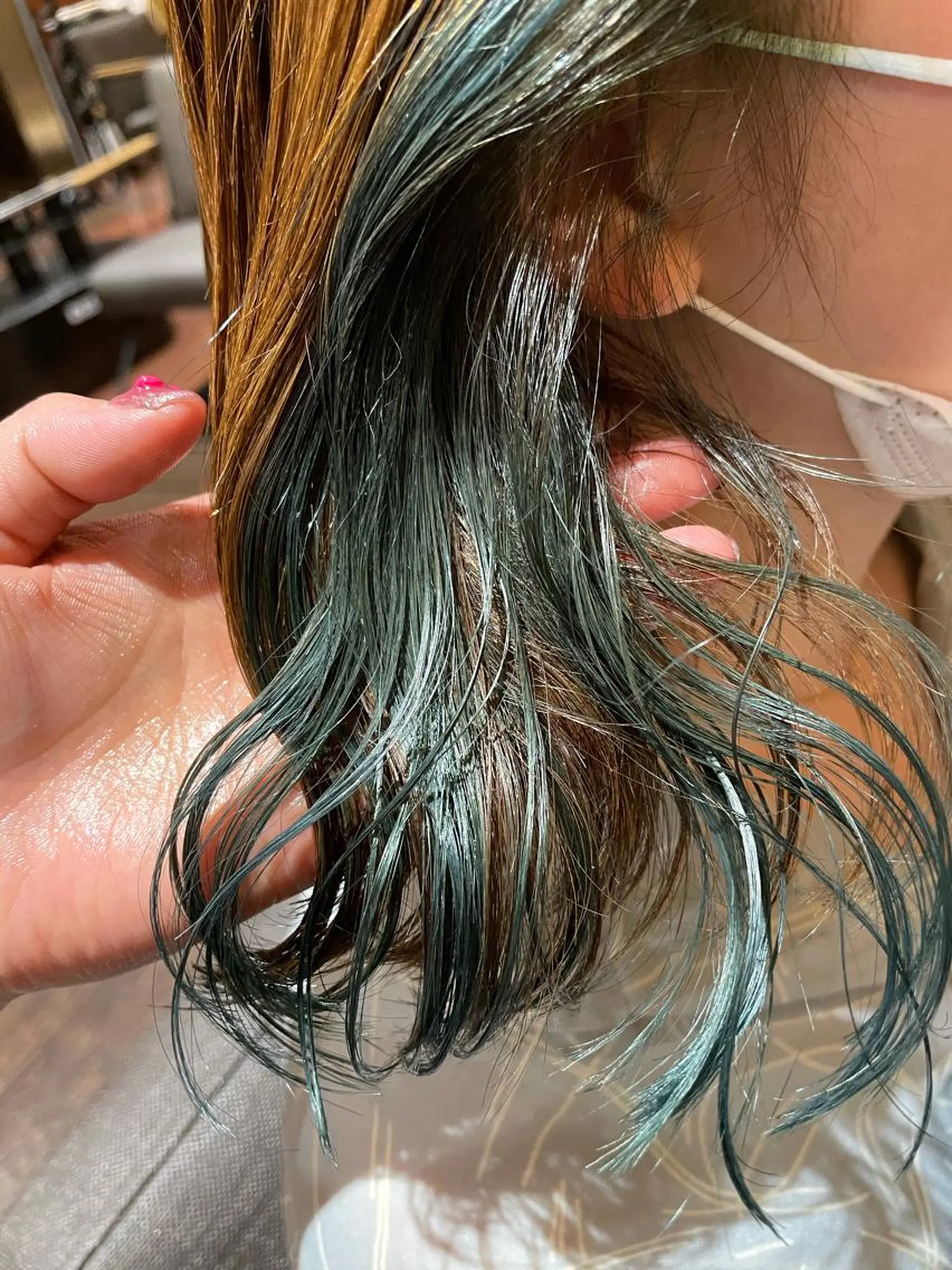 ミディアム カラー インナーカラー tomo🍒パーマ ハイトーン似合わせのヘアスタイル