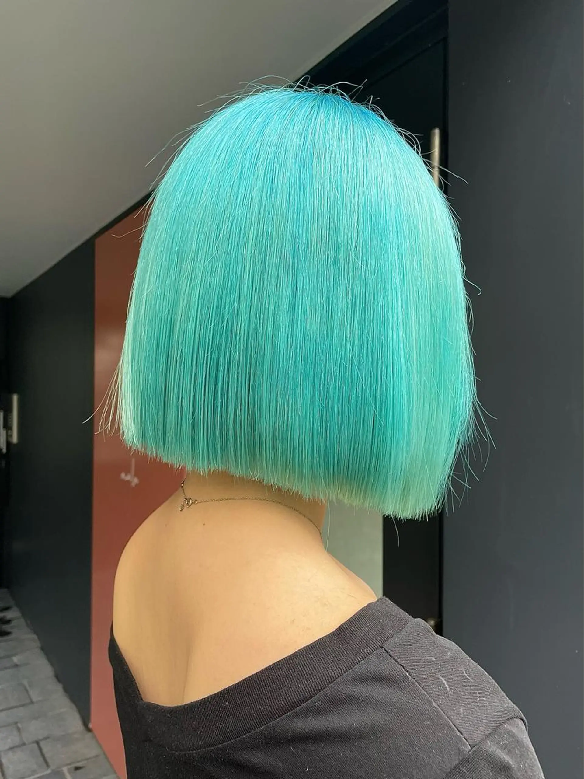 カラー ブリーチ ブルーカラー 鶴井 美空のヘアスタイル