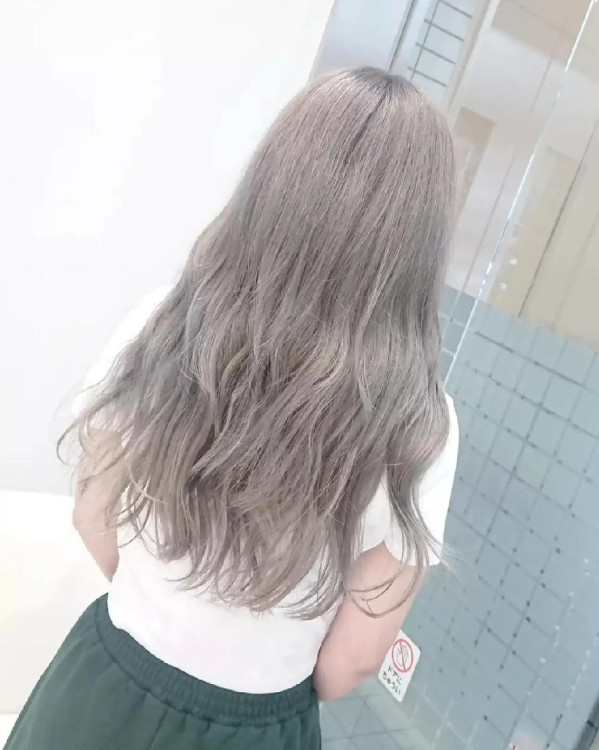 ロング カラー ブリーチ ケアブリーチ シルバー ホワイトシルバー あらげ 🌈推しカラー🌈ᵕのヘアスタイル