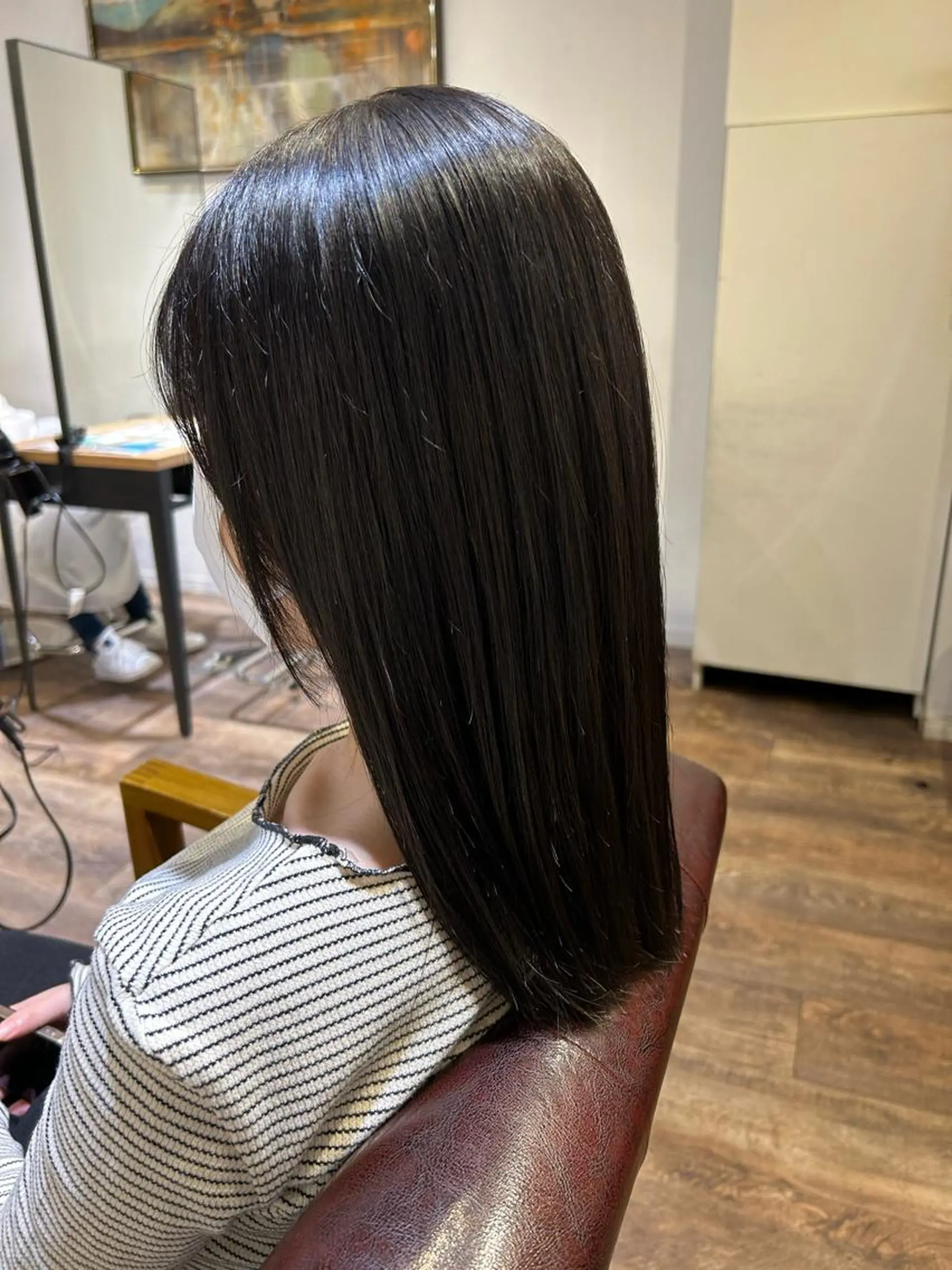 セミロング カラー MILLOR “ミラー”のヘアスタイル