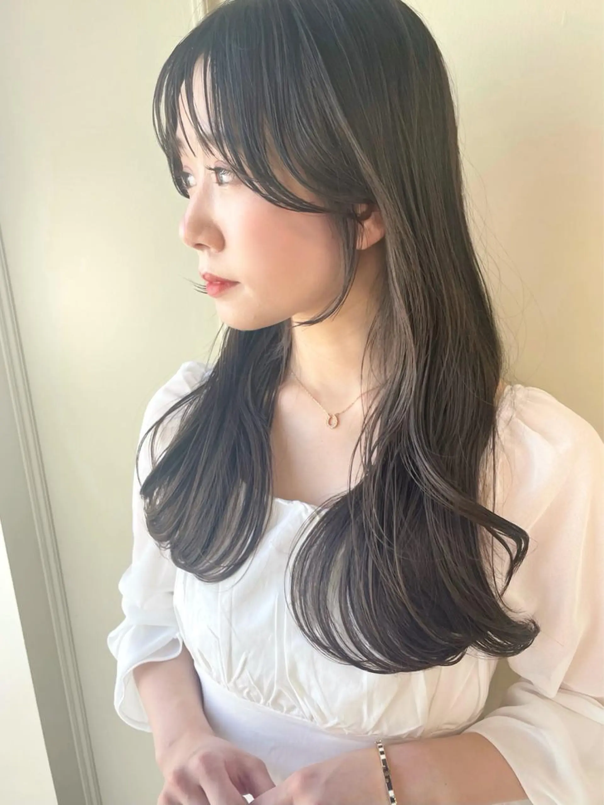 ロング レイヤーカット、 大人可愛い　中村美羅のヘアスタイル