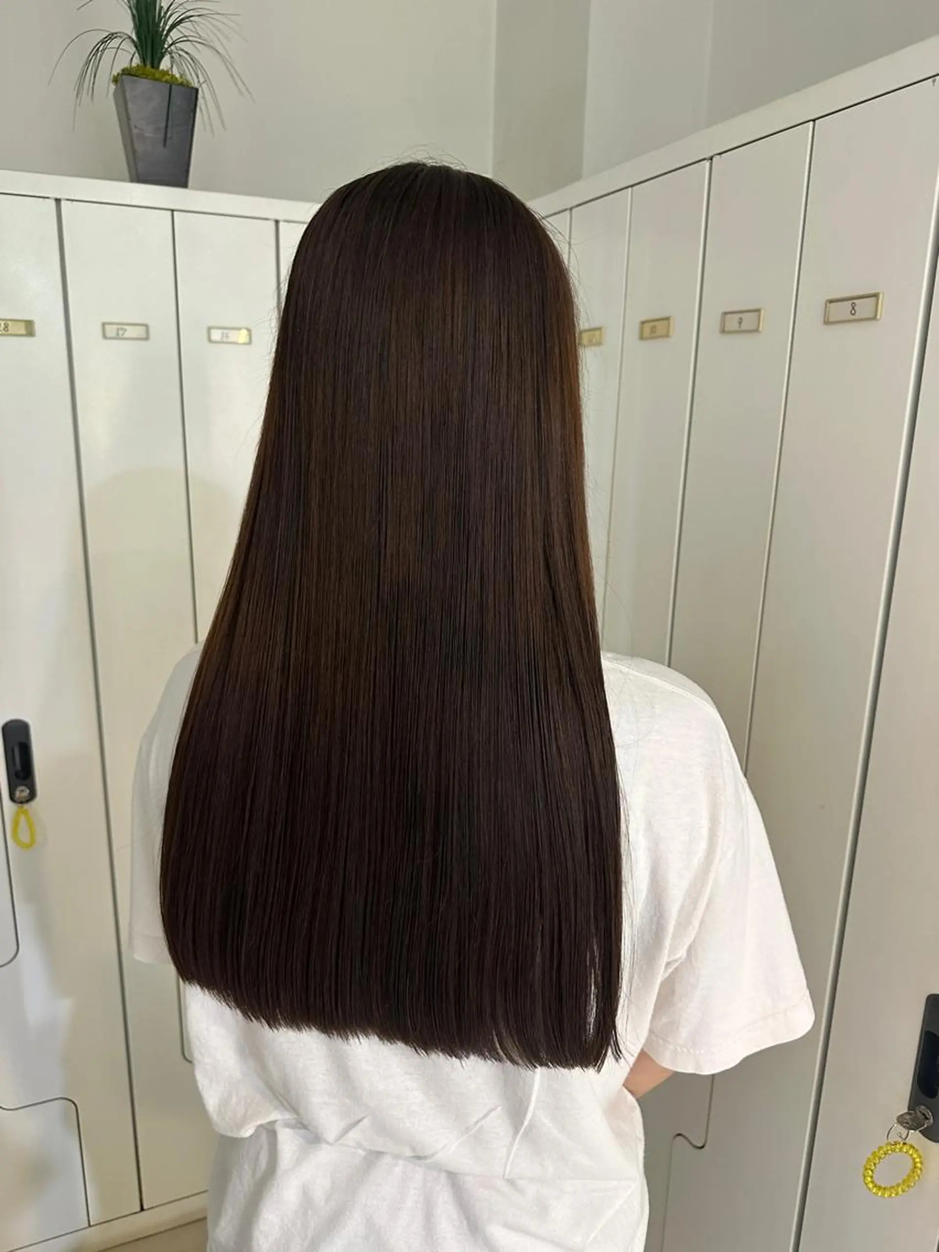 レイヤー 艶々カラーのヘアスタイル