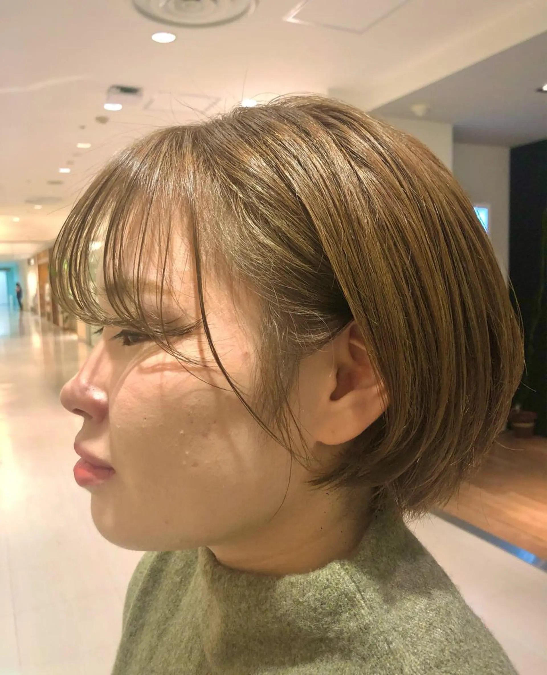 ショート カラー ベージュカラー ブリーチ ミルクティーベージュ ブリーチなしカラー カット ヘアカラー トリートメント 高橋 芽衣のヘアスタイル