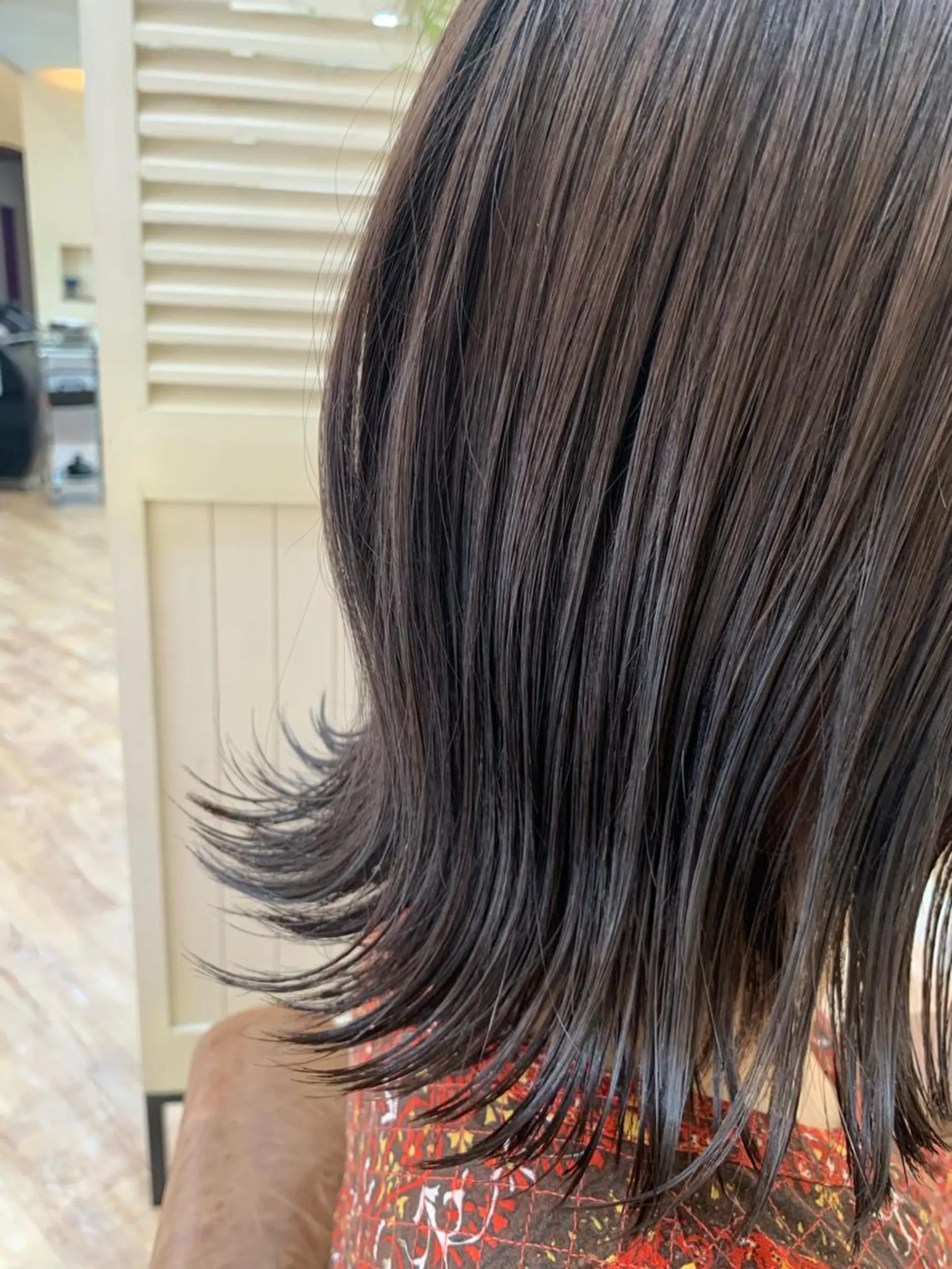ミディアム カラー カワサキ マホのヘアスタイル