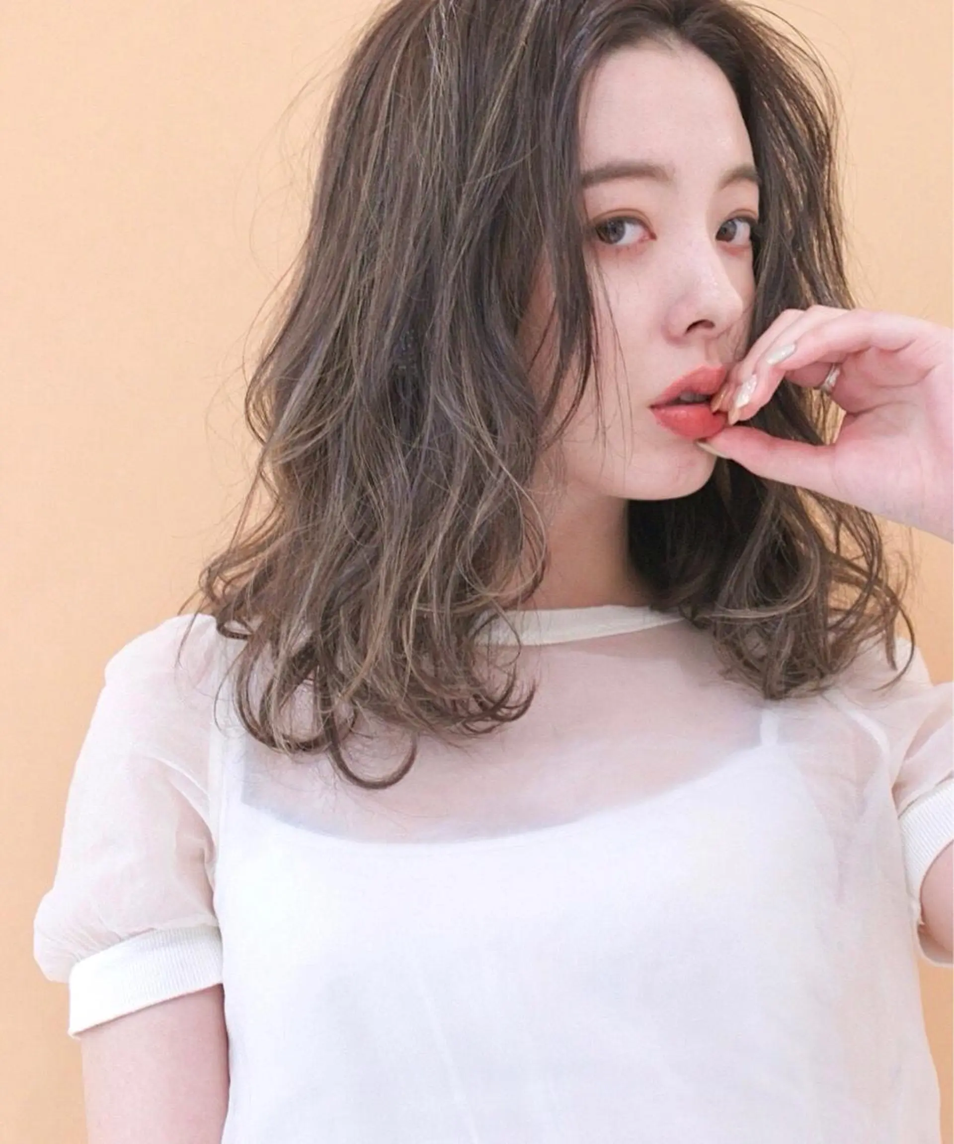 ミディアム カラー グレージュ カット ヘアカラー トリートメント ケア剤オタク×海外 ヘア長谷川裕起のヘアスタイル