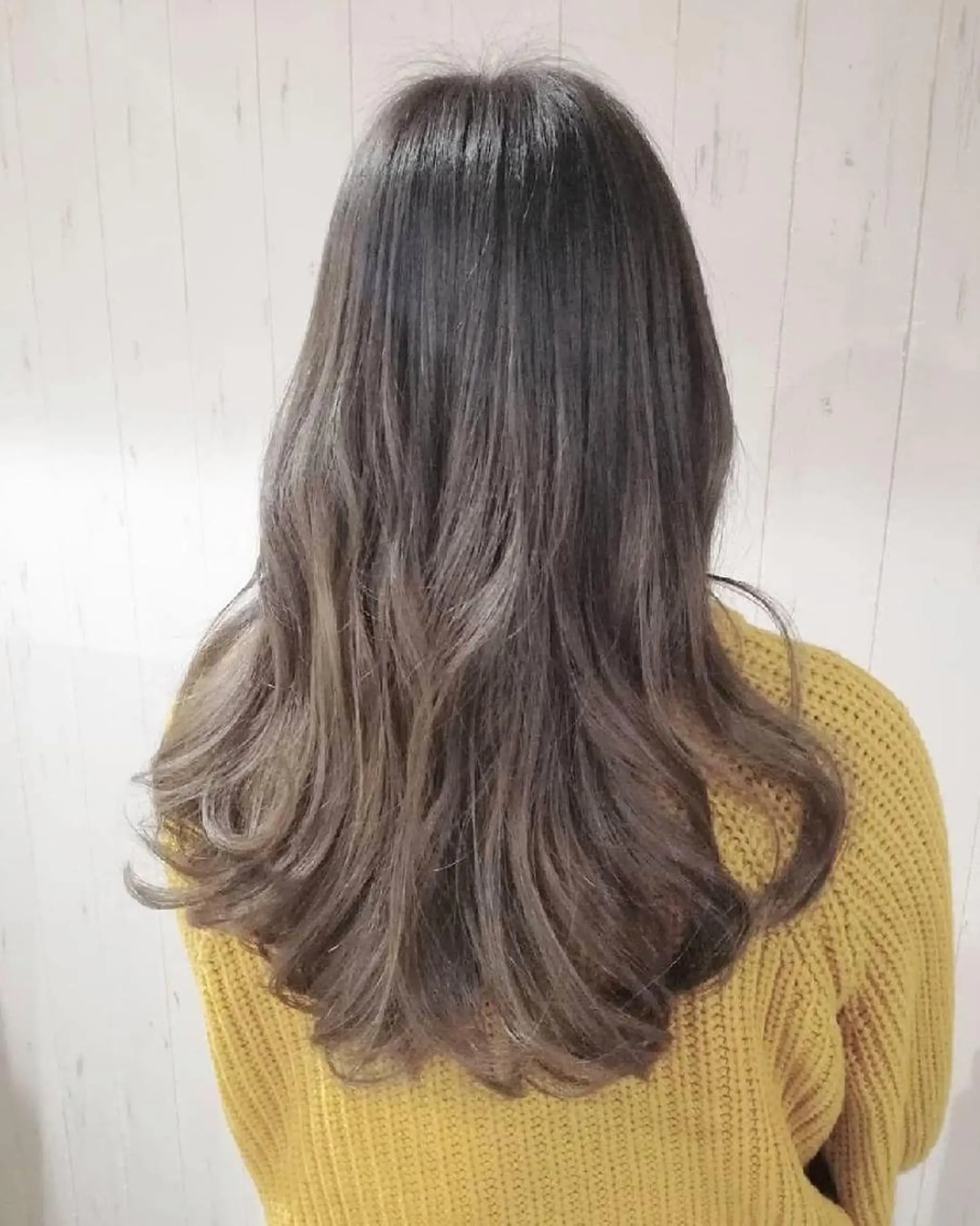 ロング カラー ブリーチ グラデーションカラー 西川 敏夫のヘアスタイル