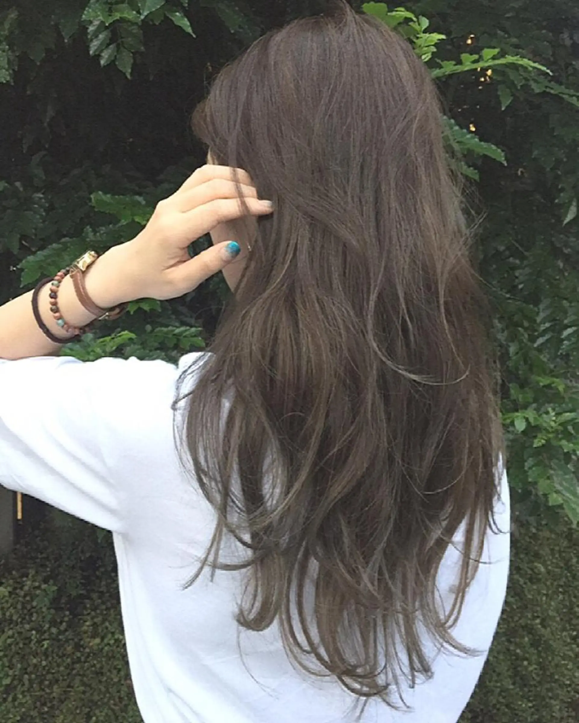 セミロング 白髪ぼかしハイライト バレイヤージュヤマトのヘアスタイル