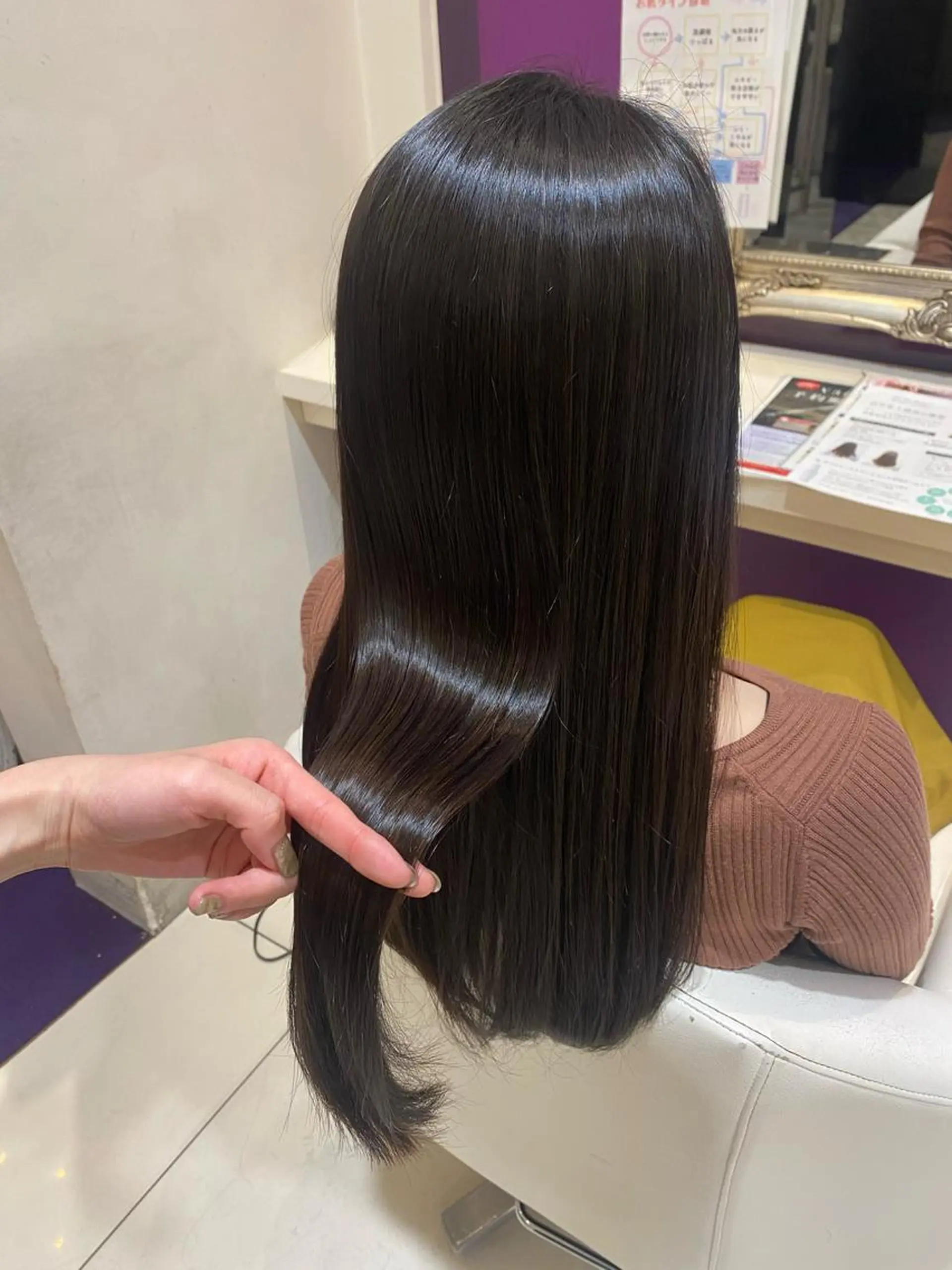 ロング カラー 村橋 葵緒のヘアスタイル